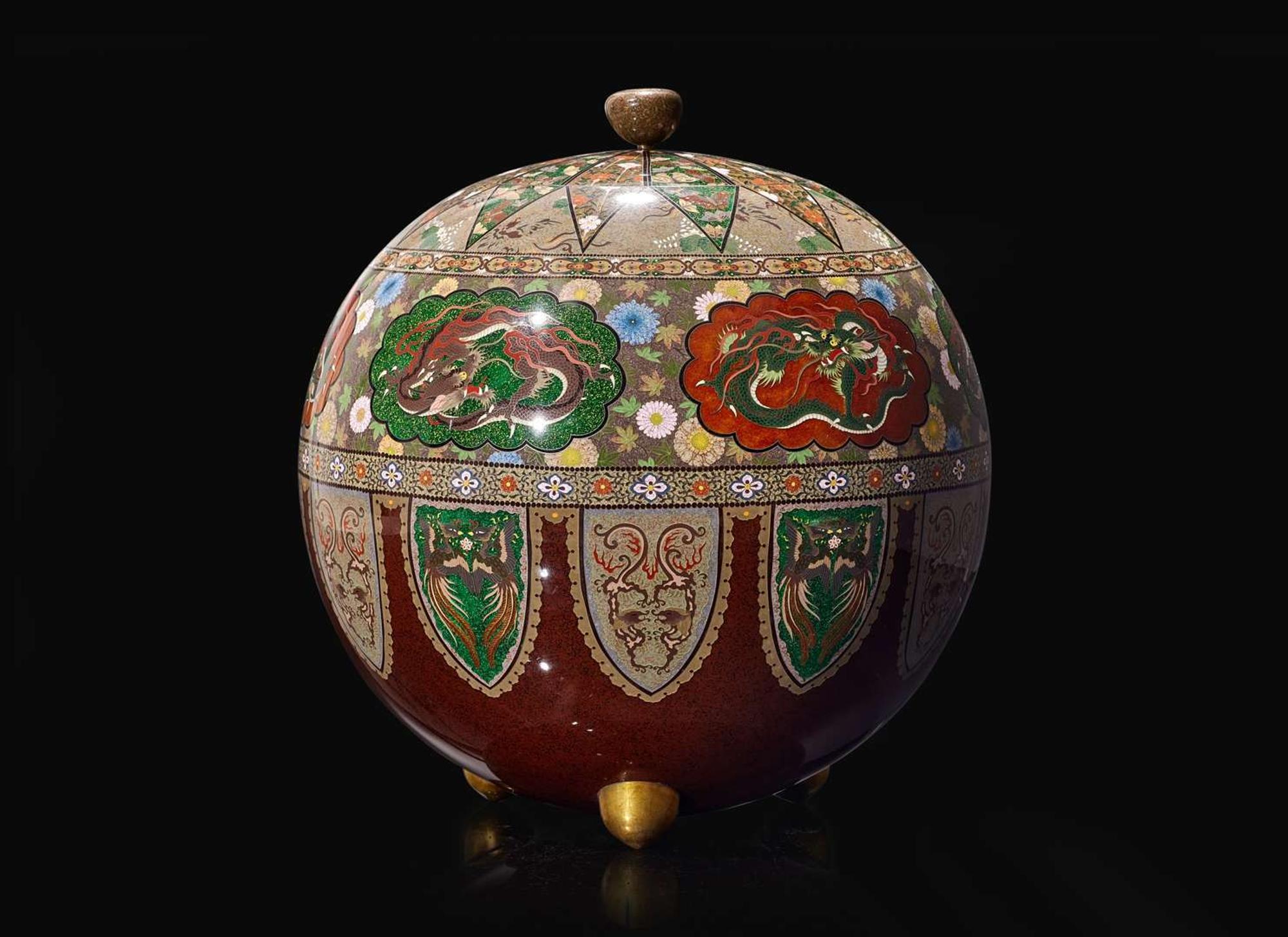 A Japanese cloisonne large spherical vessel and cover, Meiji period 日本琺瑯圓蓋罐 明治