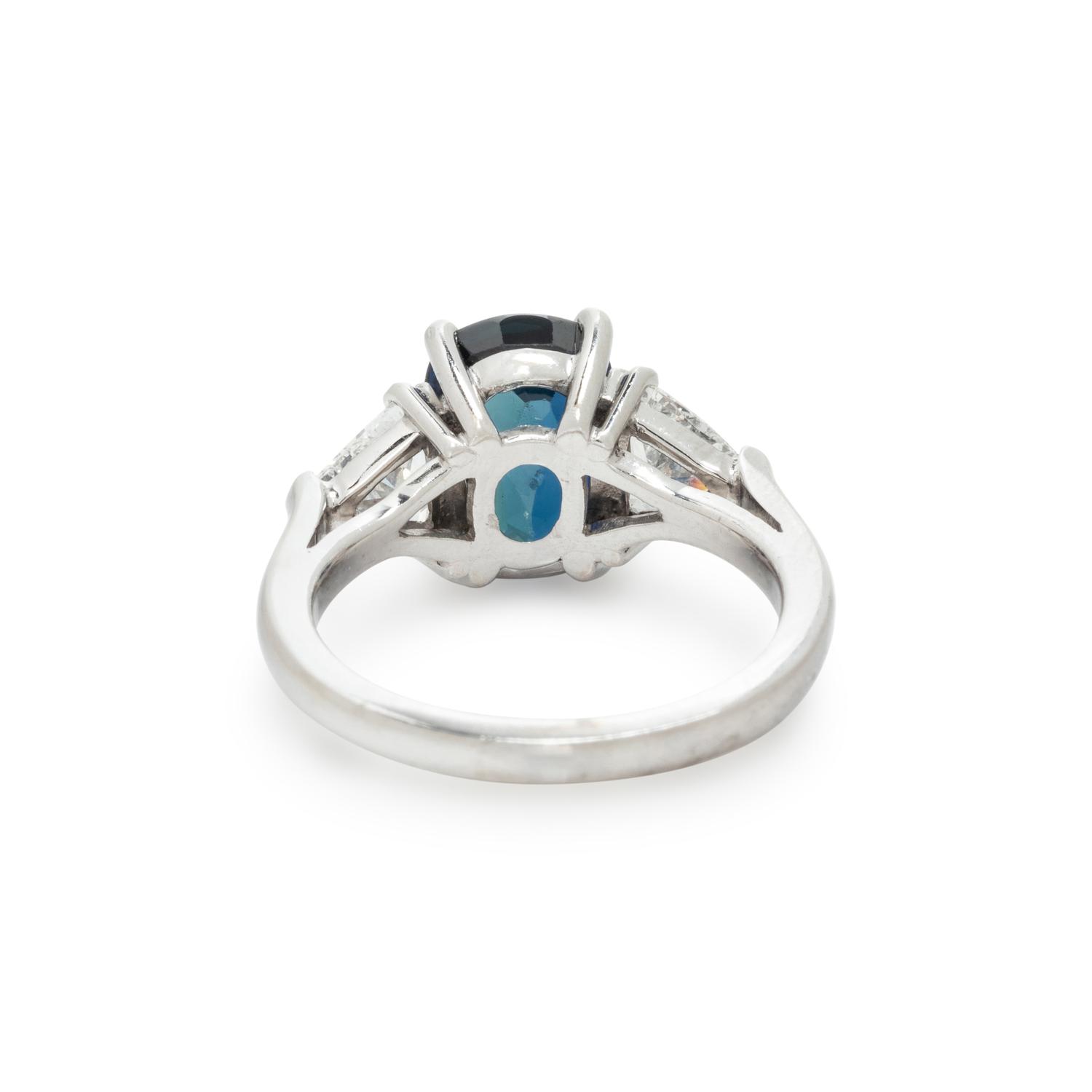 SAPPHIRE AND DIAMOND RING