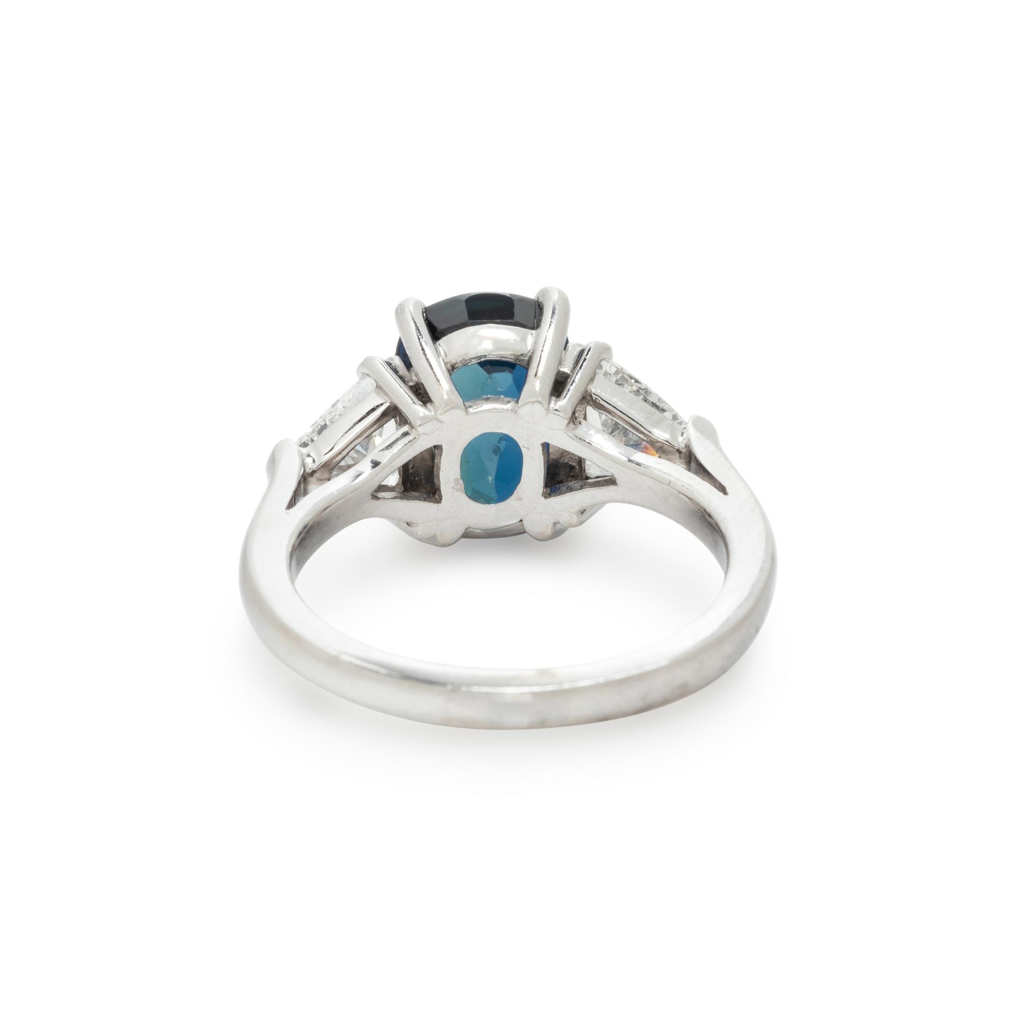 SAPPHIRE AND DIAMOND RING