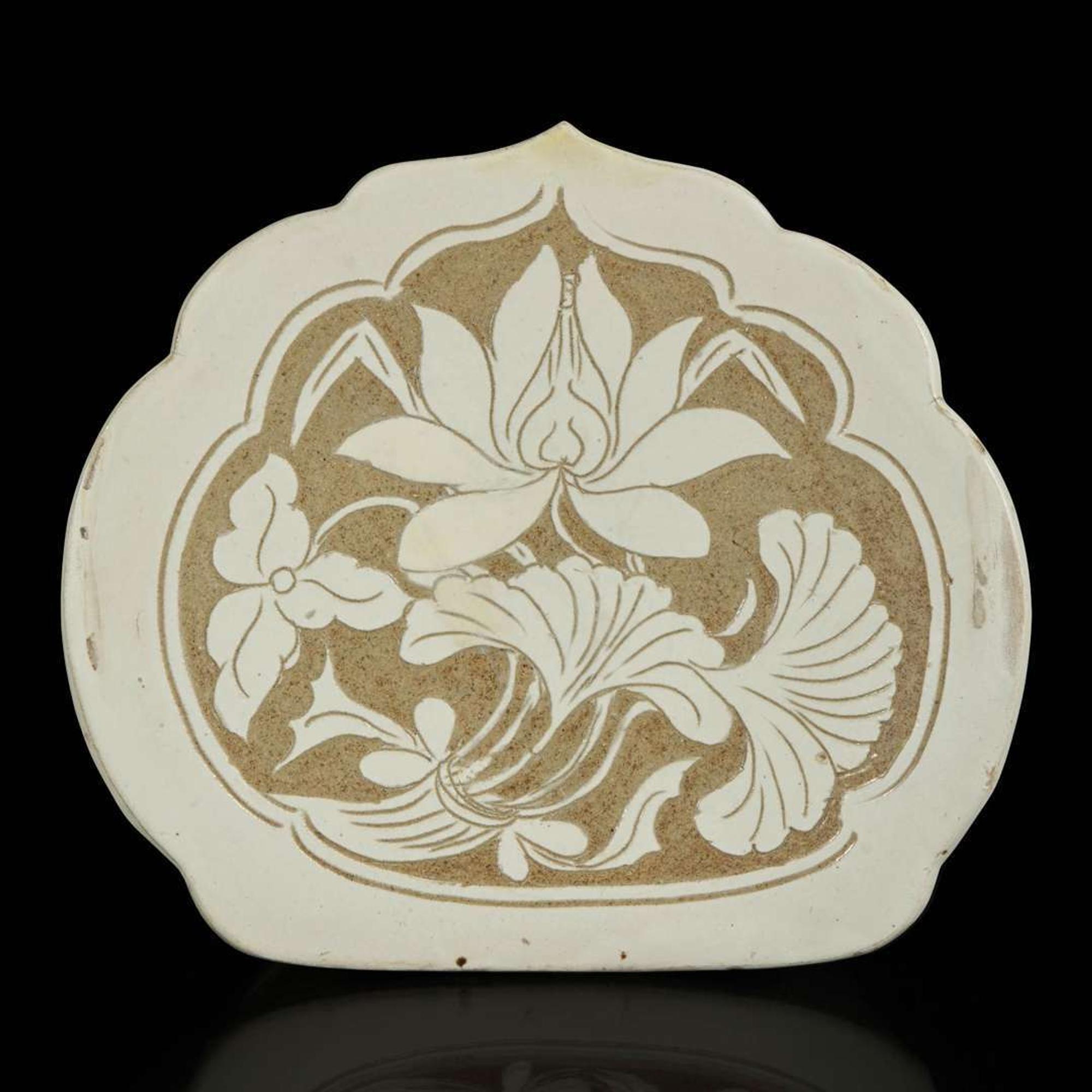 A Chinese Cizhou carved pillow 磁州窑刻花瓷枕 Northern Song or Jin dynasty ????
