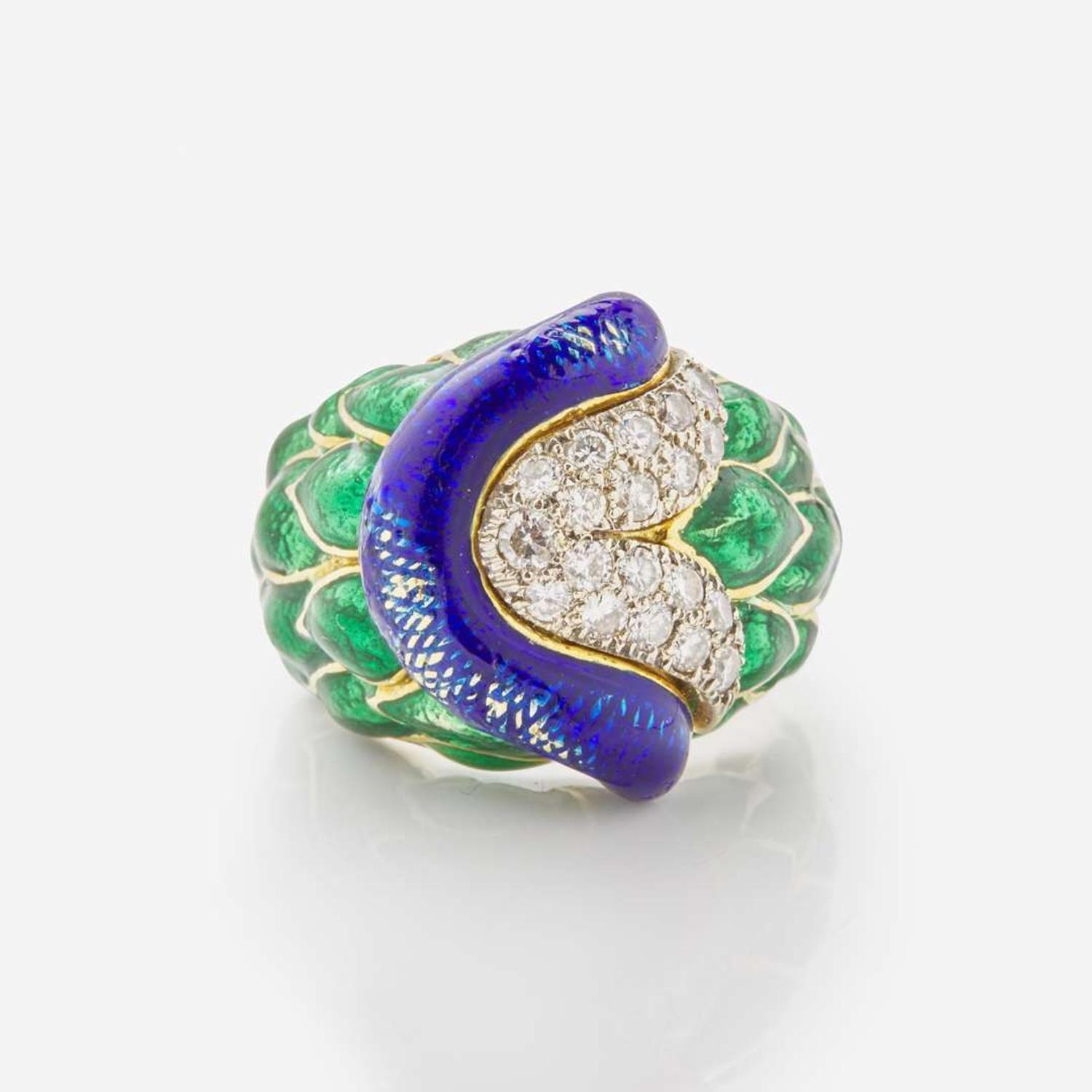 An 18K Yellow Gold, Enamel, and Diamond Ring