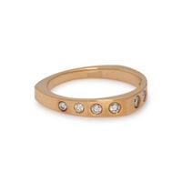 YELLOW GOLD AND DIAMOND RING