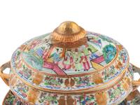 A Chinese Export Porcelain Tureen and Underplate