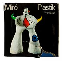 [MIRÓ, Joan (1893-1983)]. JOUFFROY, Alain. -- TEIXIDOR, Joan. Miró Plastik. Munich: Bruckmann, 1974.