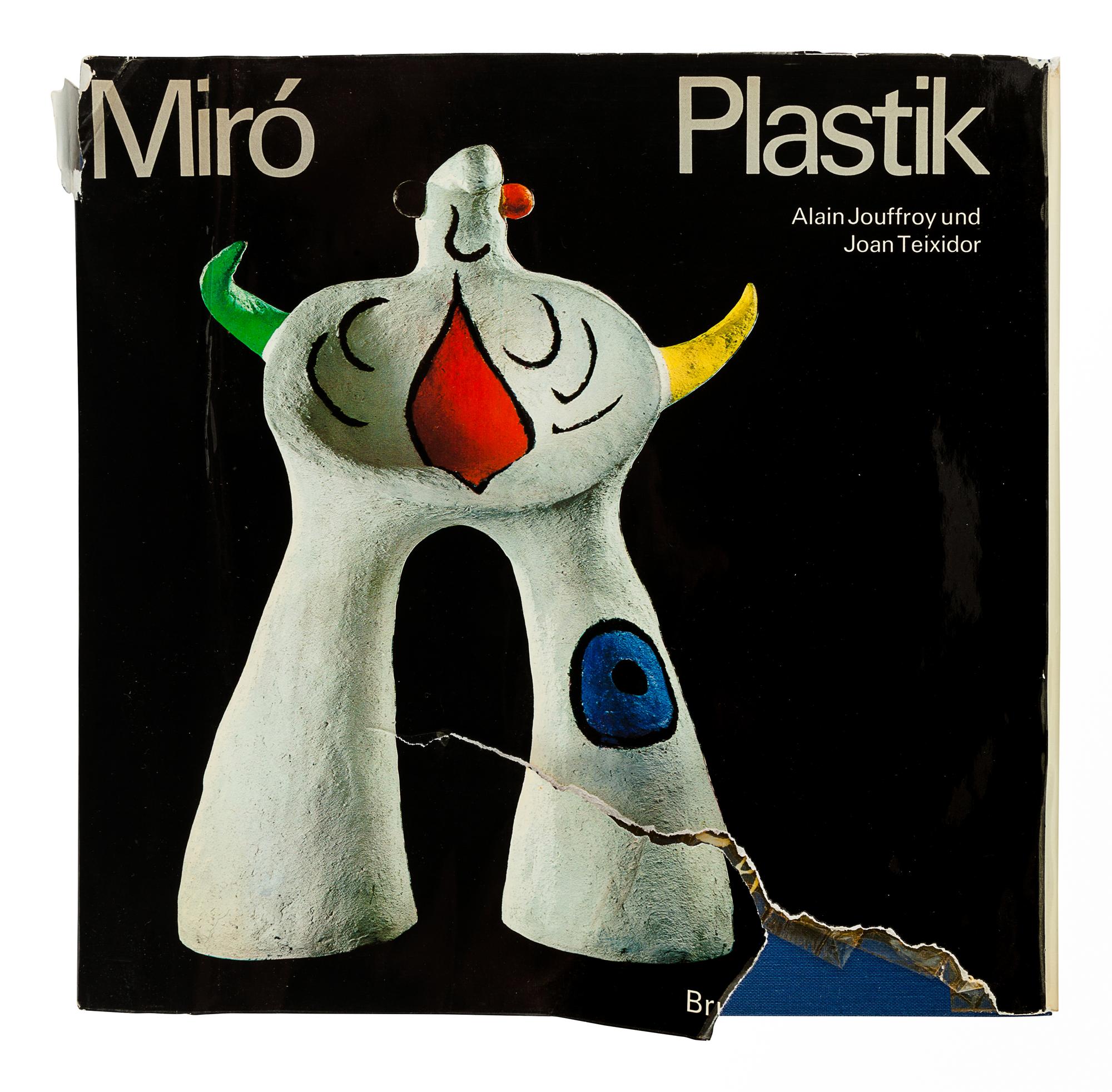 [MIRÓ, Joan (1893-1983)]. JOUFFROY, Alain. -- TEIXIDOR, Joan. Miró Plastik. Munich: Bruckmann, 1974.