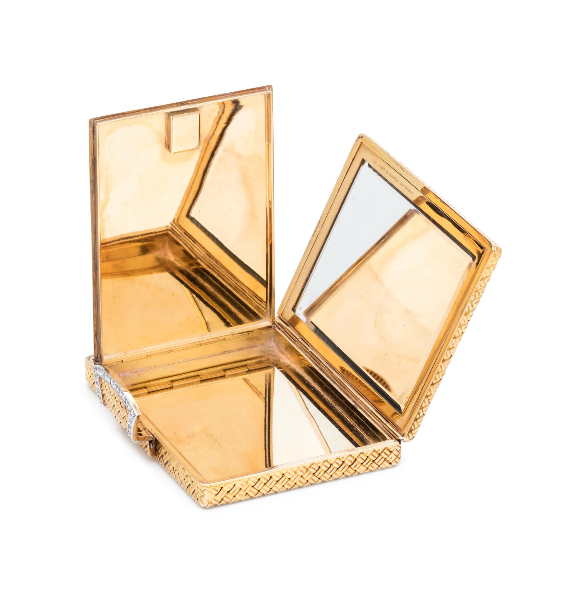 VAN CLEEF & ARPELS, YELLOW GOLD AND DIAMOND COMPACT