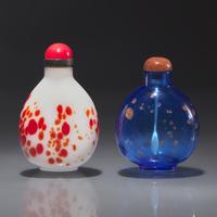 Two Chinese Splashed Glass Snuff Bottles, Qing Dynasty, Circa 1730-1800 — 1730-1800年 涅白攪料及寶石藍料灑金星鼻煙壺兩件