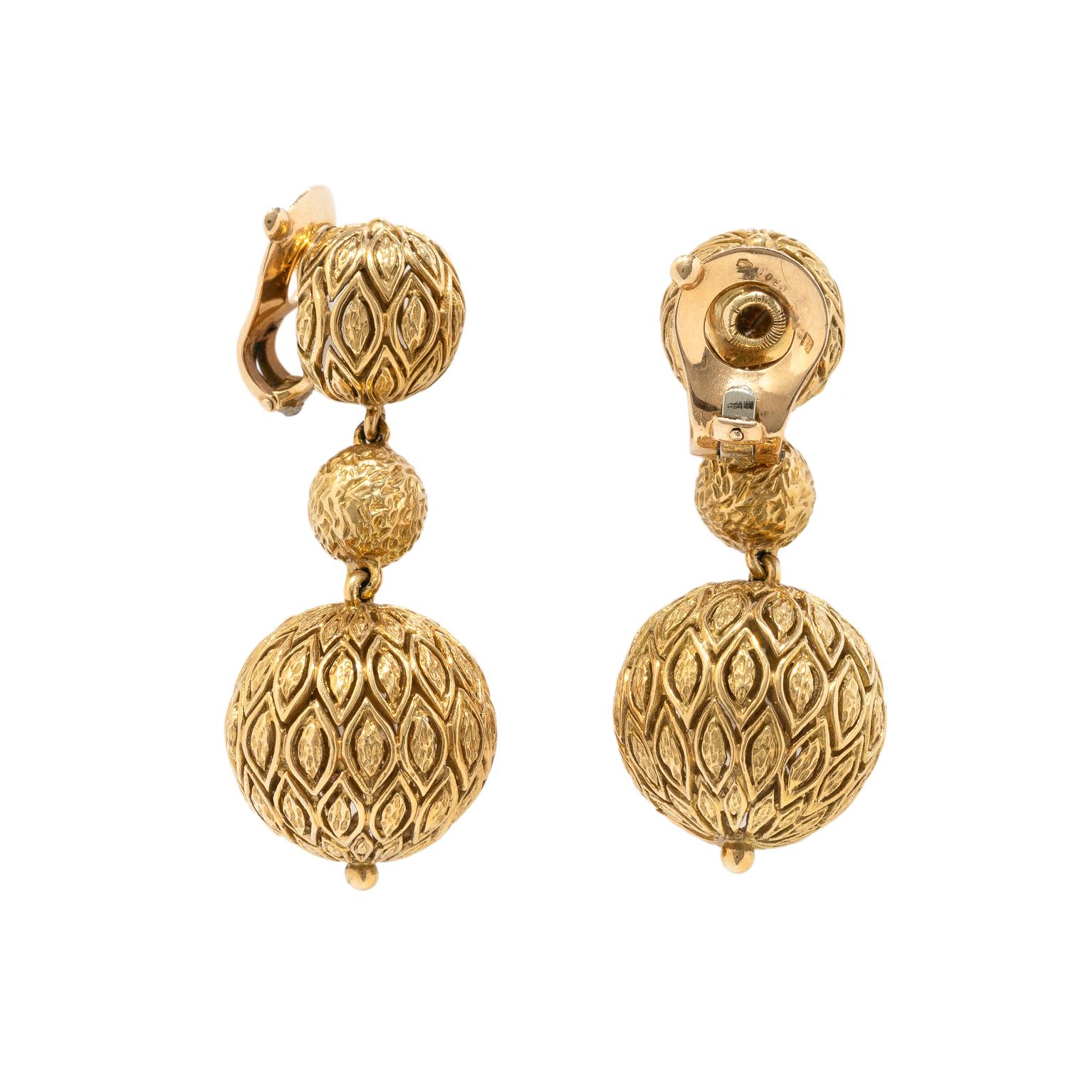VAN CLEEF & ARPELS, YELLOW GOLD DROP EARRINGS