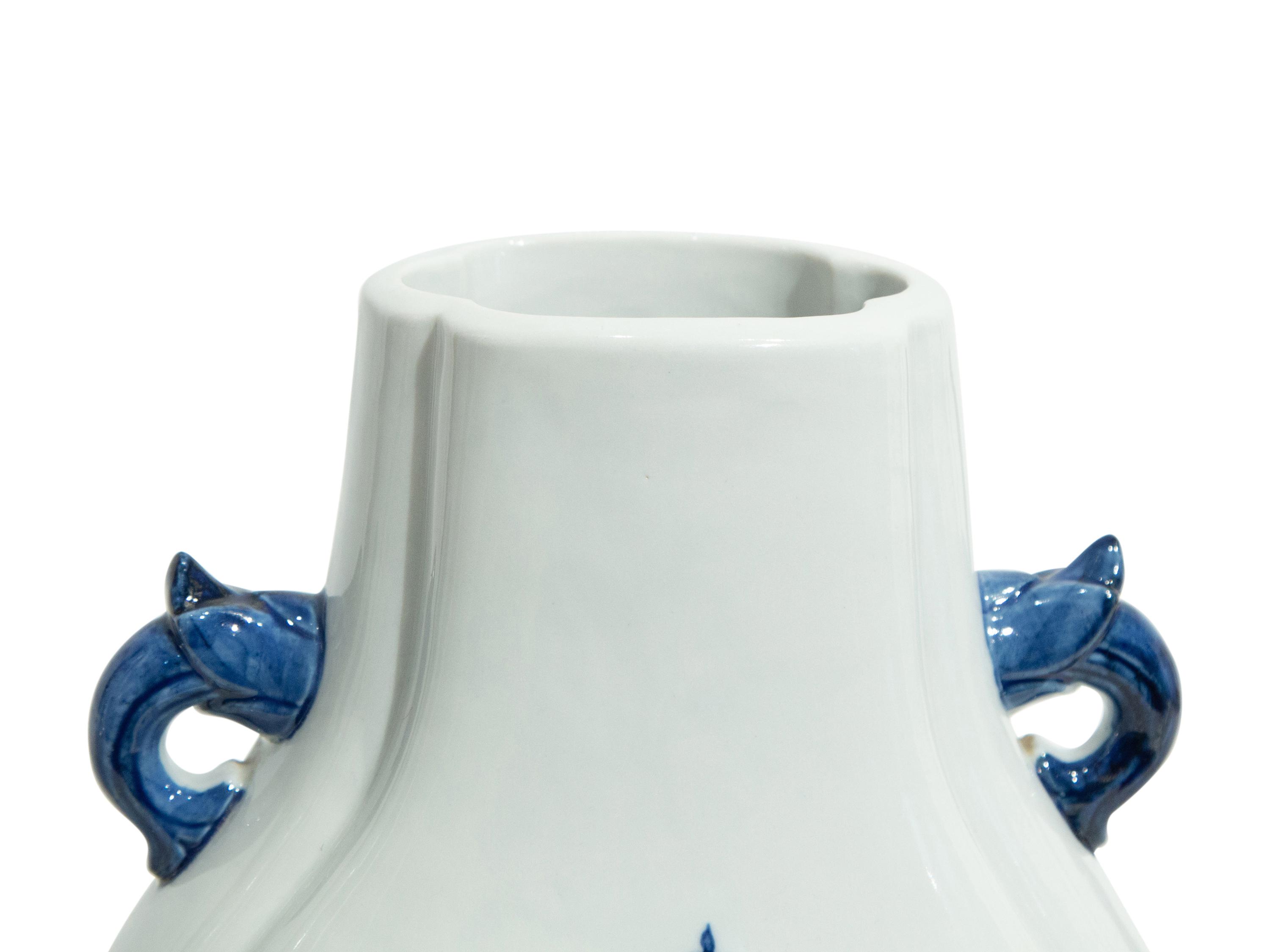 A Pair of Chinese Export Porcelain Vases
