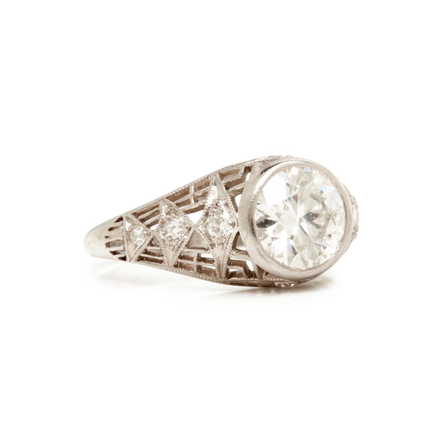 EDWARDIAN, PLATINUM AND DIAMOND RING