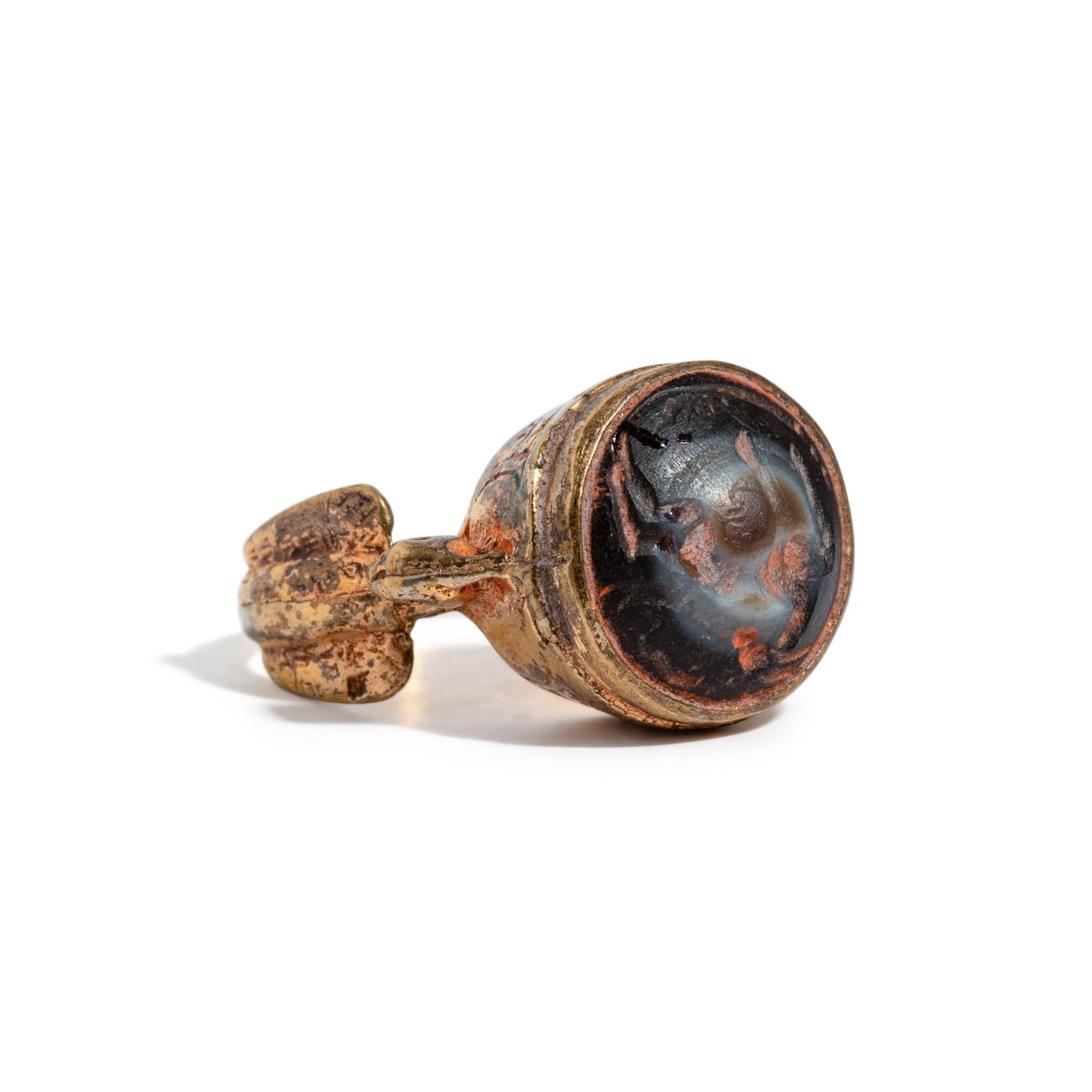 A Roman Gold and Agate Finger Ring