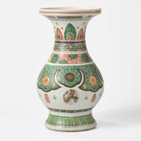 A Chinese famille verte decorated vase 素三彩花瓶 Probably Kangxi period ? ???