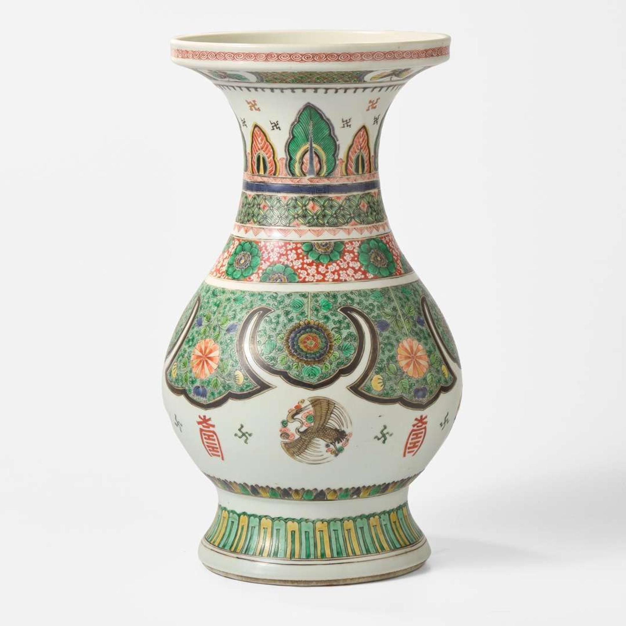 A Chinese famille verte decorated vase 素三彩花瓶 Probably Kangxi period ? ???