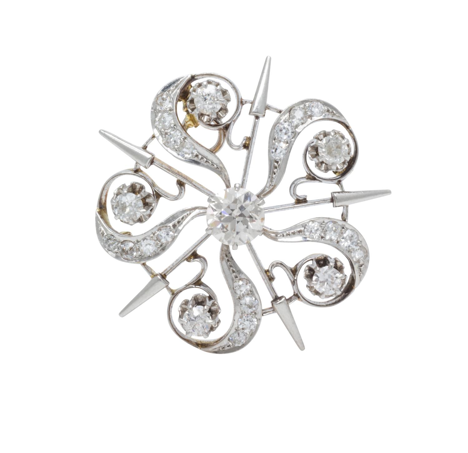 An Edwardian Platinum Topped Yellow Gold and Diamond Starburst Pendant/Brooch, 8.20 dwts.