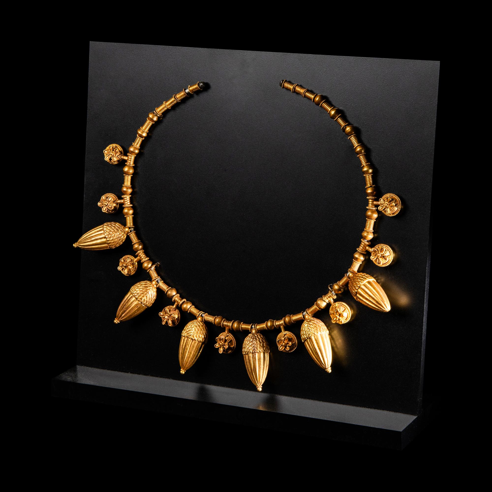 A Greek Gold Necklace with Acorn Pendants