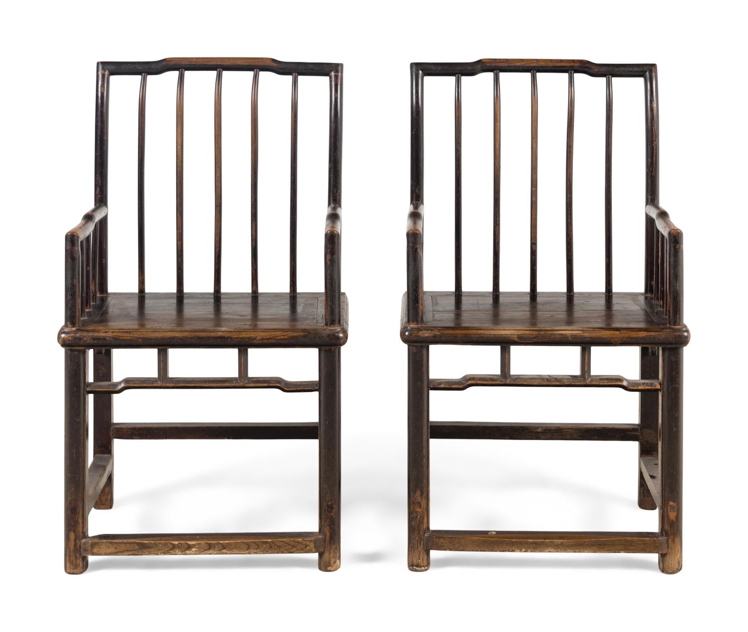 A Pair of Chinese Lacquered Hardwood Armchairs, Shubeiyi, 20th Century — 近代 硬木梳背扶手椅一對