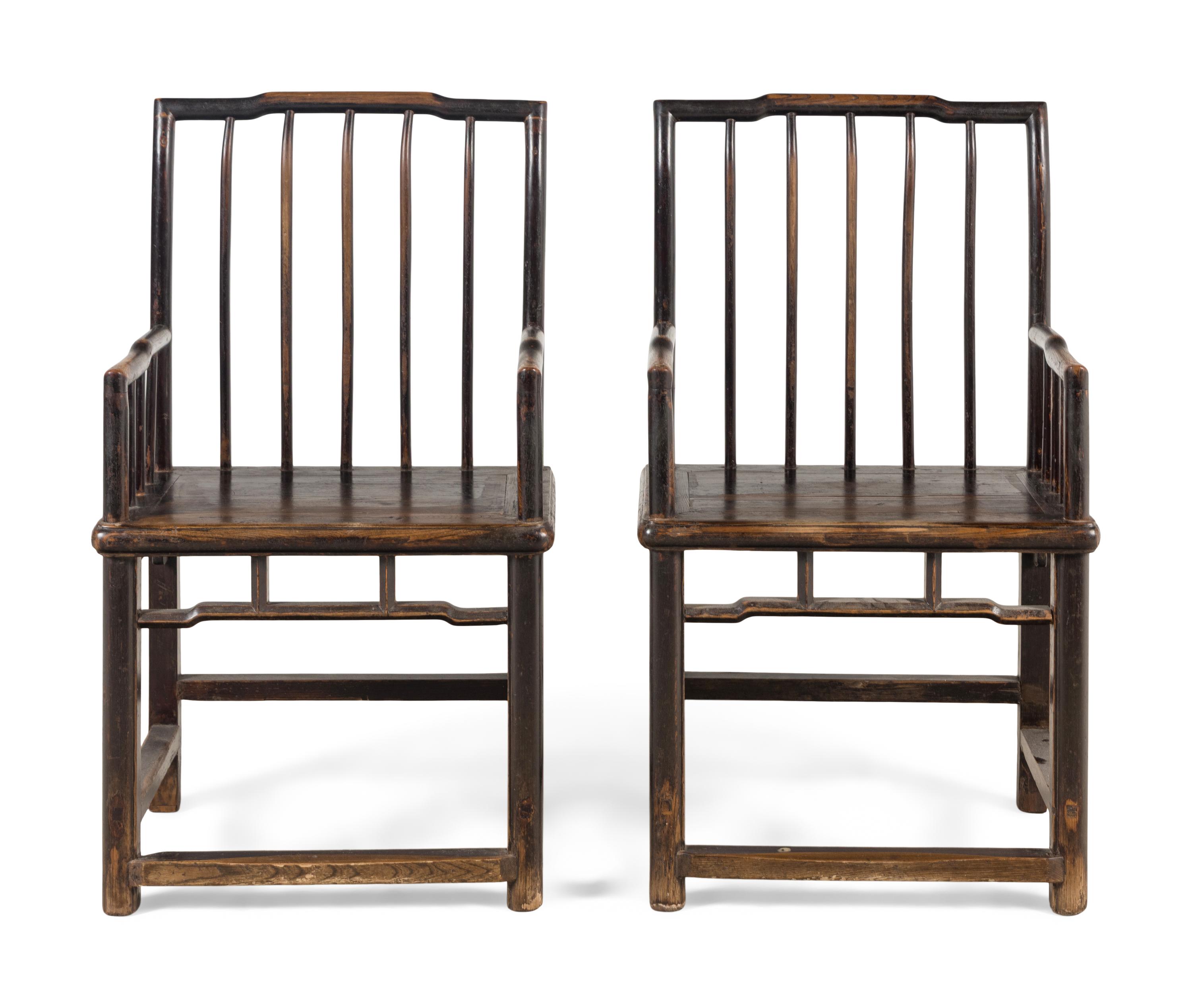 A Pair of Chinese Lacquered Hardwood Armchairs, Shubeiyi, 20th Century — 近代 硬木梳背扶手椅一對