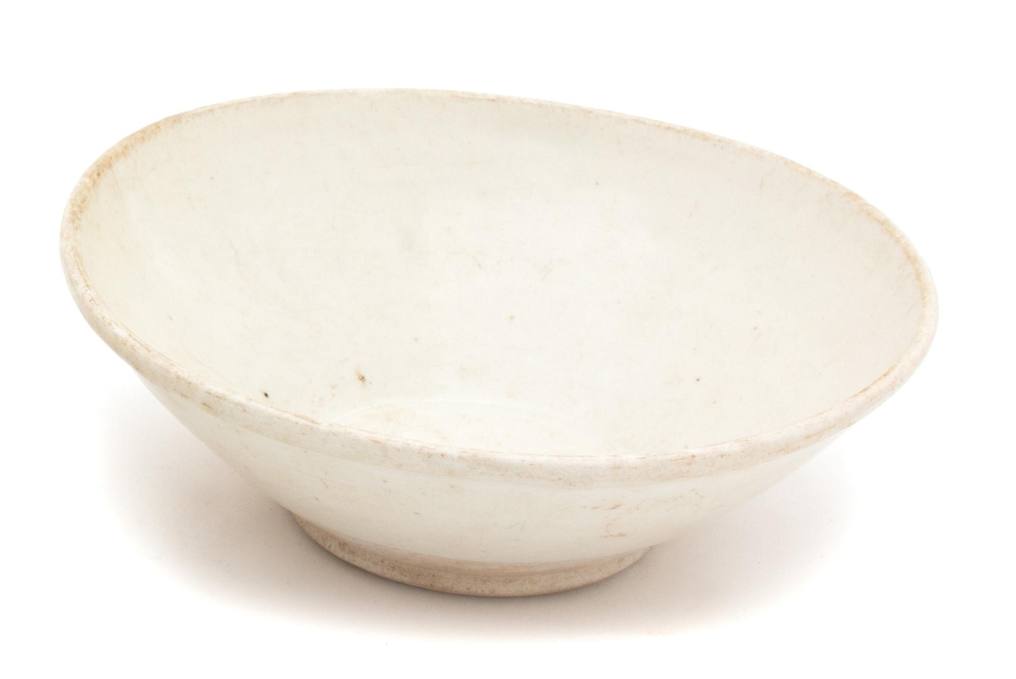 A Chinese Export White Porcelain Bowl Diameter 8 1/2 inches. — 19TH CENTURY