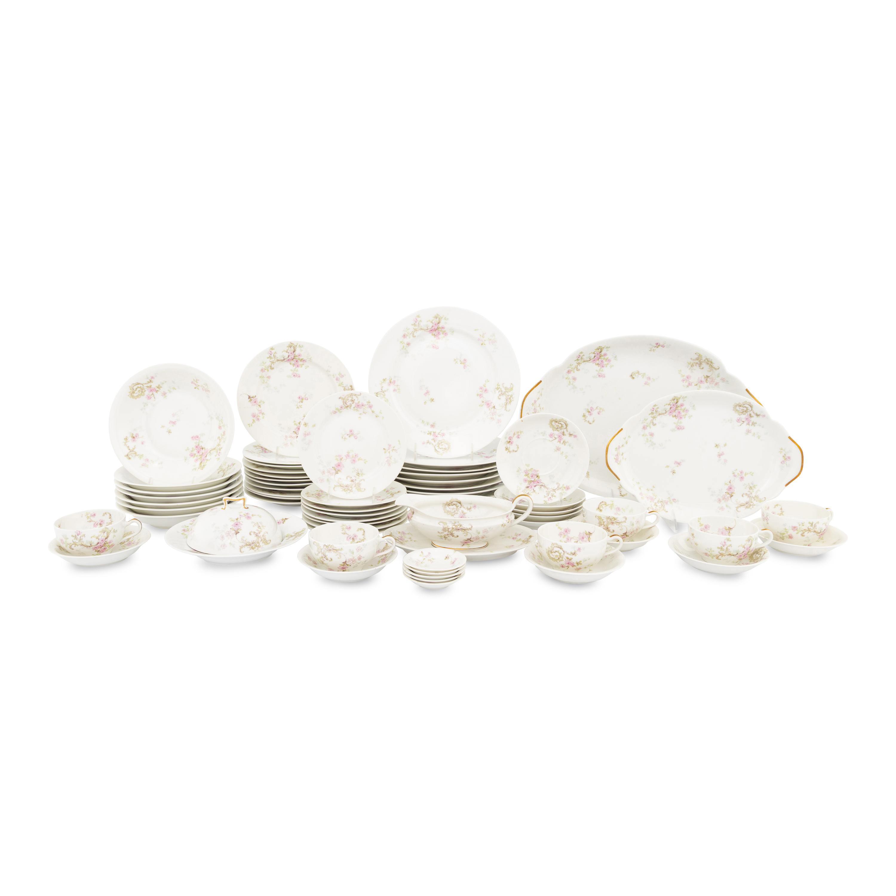 A Havilland-Limoges Porcelain Dinner Service