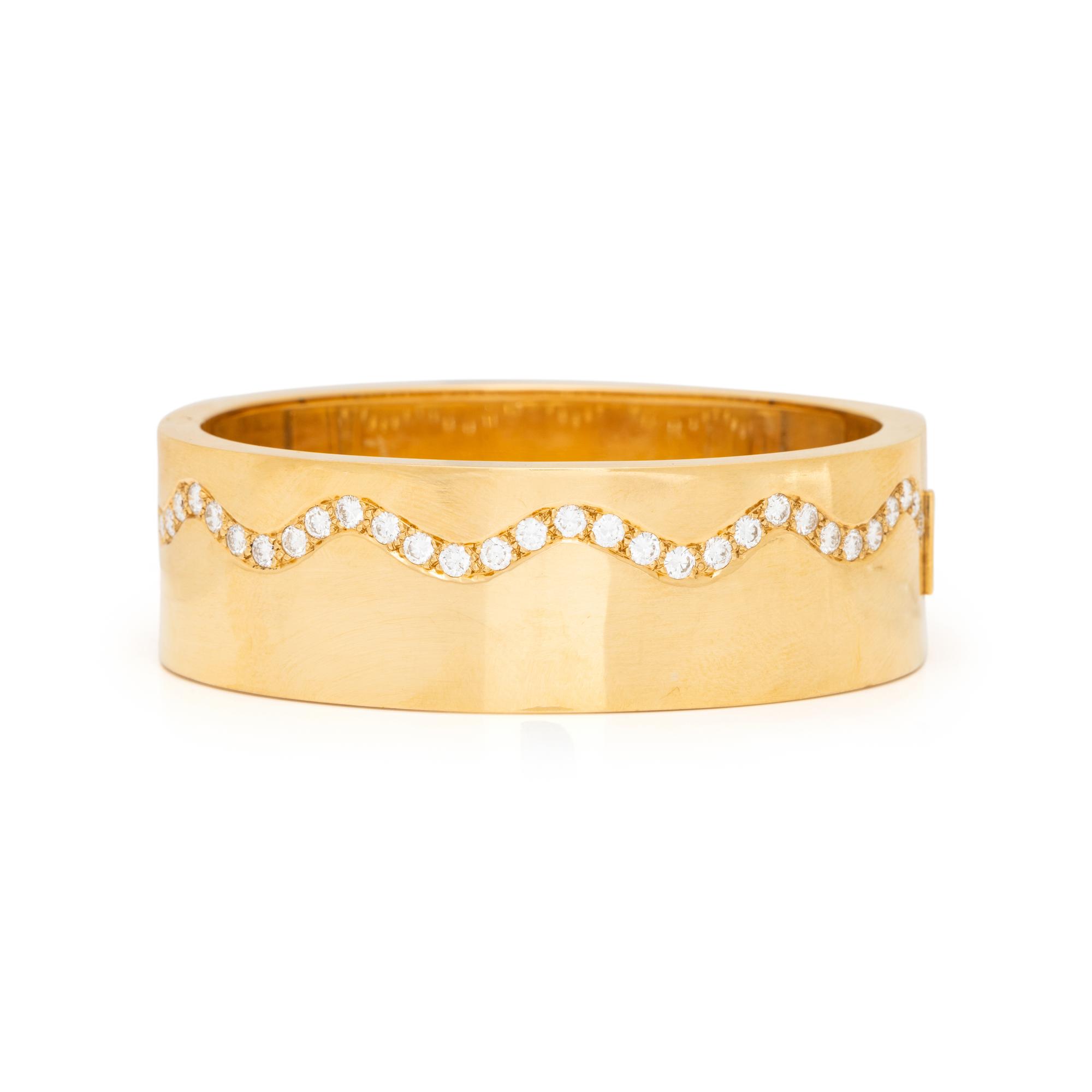 YELLOW GOLD AND DIAMOND BANGLE BRACELET