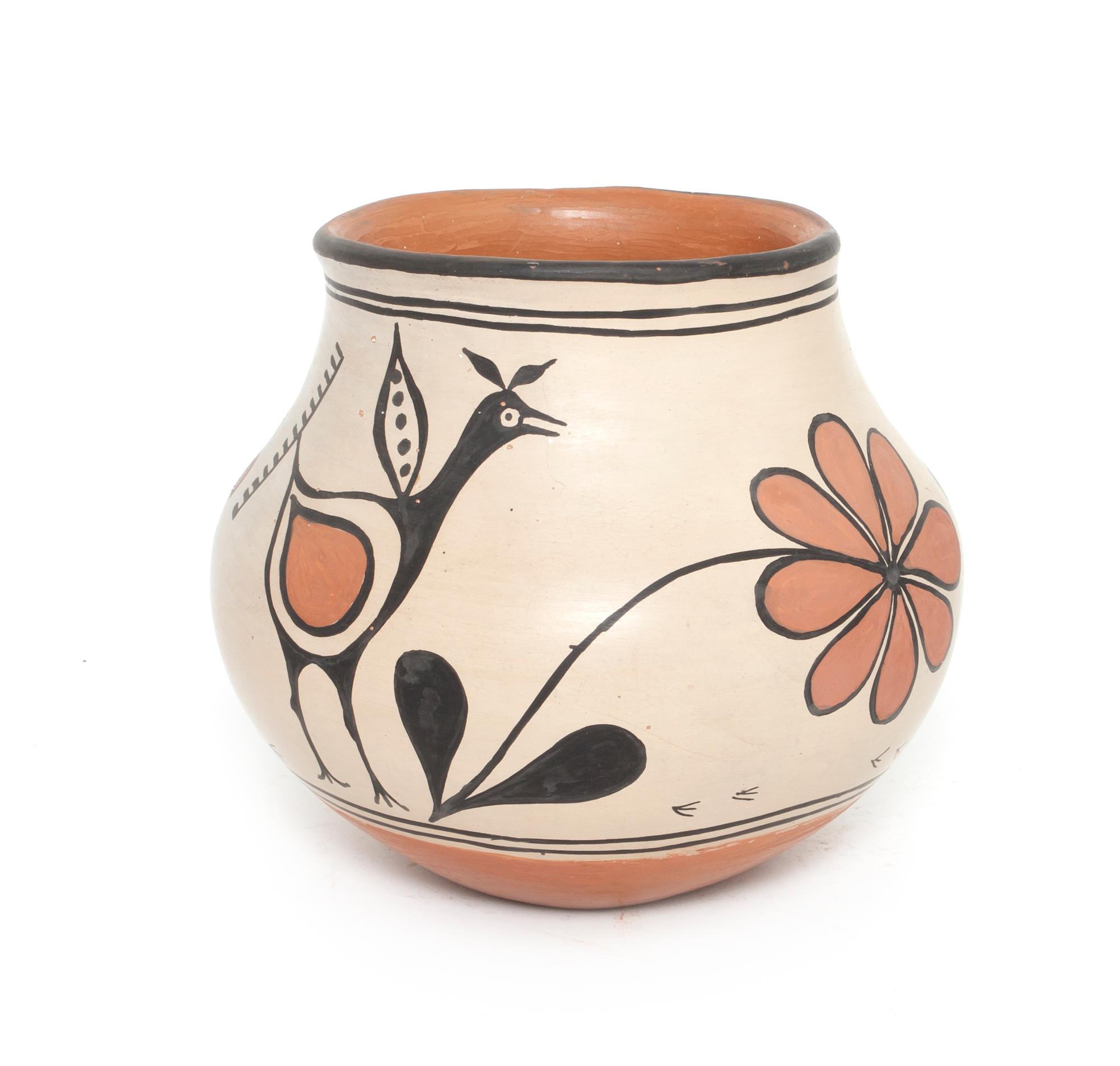 Santana Melchor (1889-1978), Santo Domingo Height 6 1/2 x diameter 7 1/2 inches.