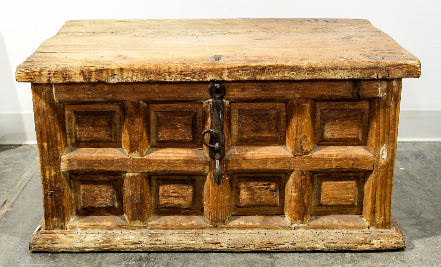 A Lidded Pine Chest Height 16 x width 31 x depth 19 inches. — 20TH CENTURY