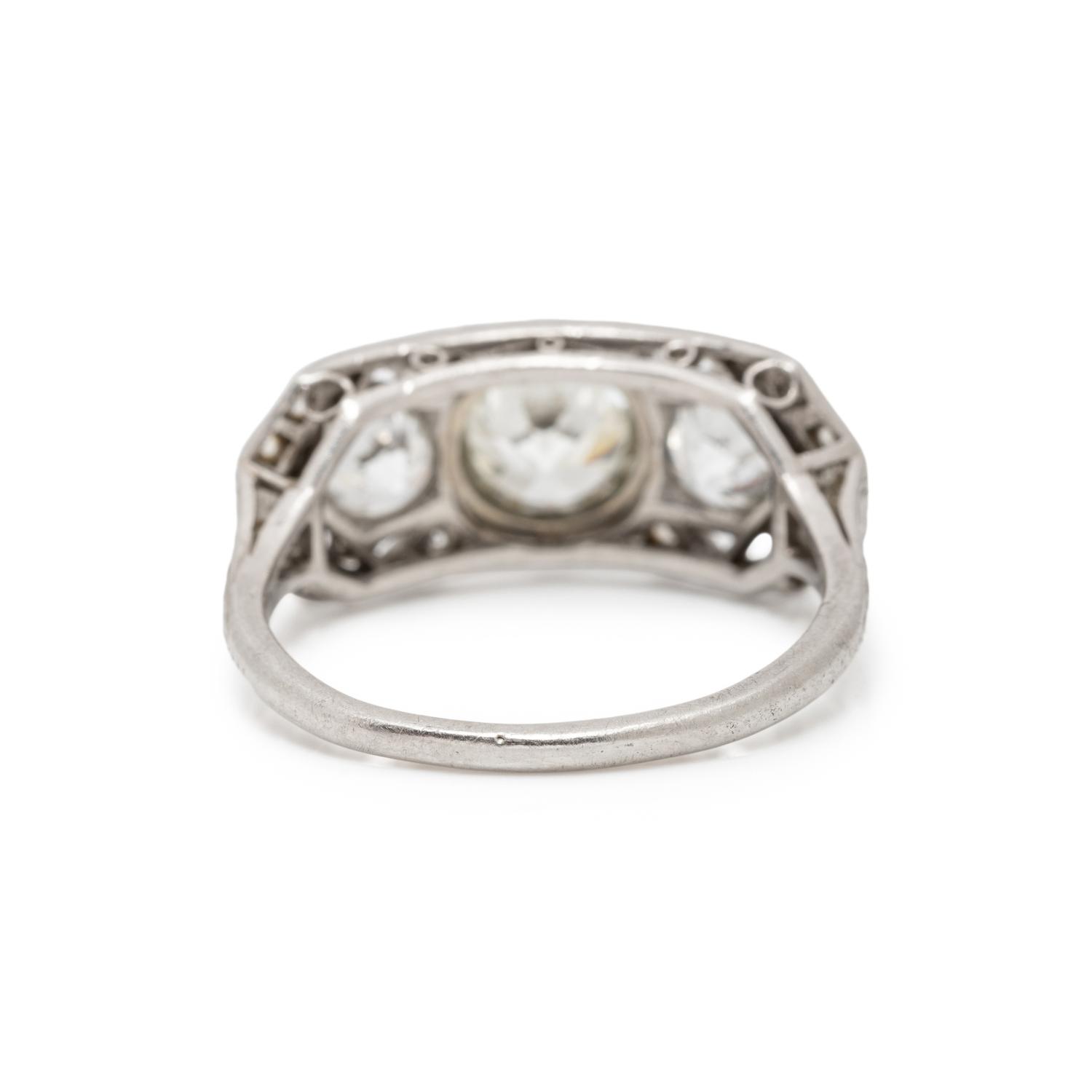 EDWARDIAN, PLATINUM AND DIAMOND RING