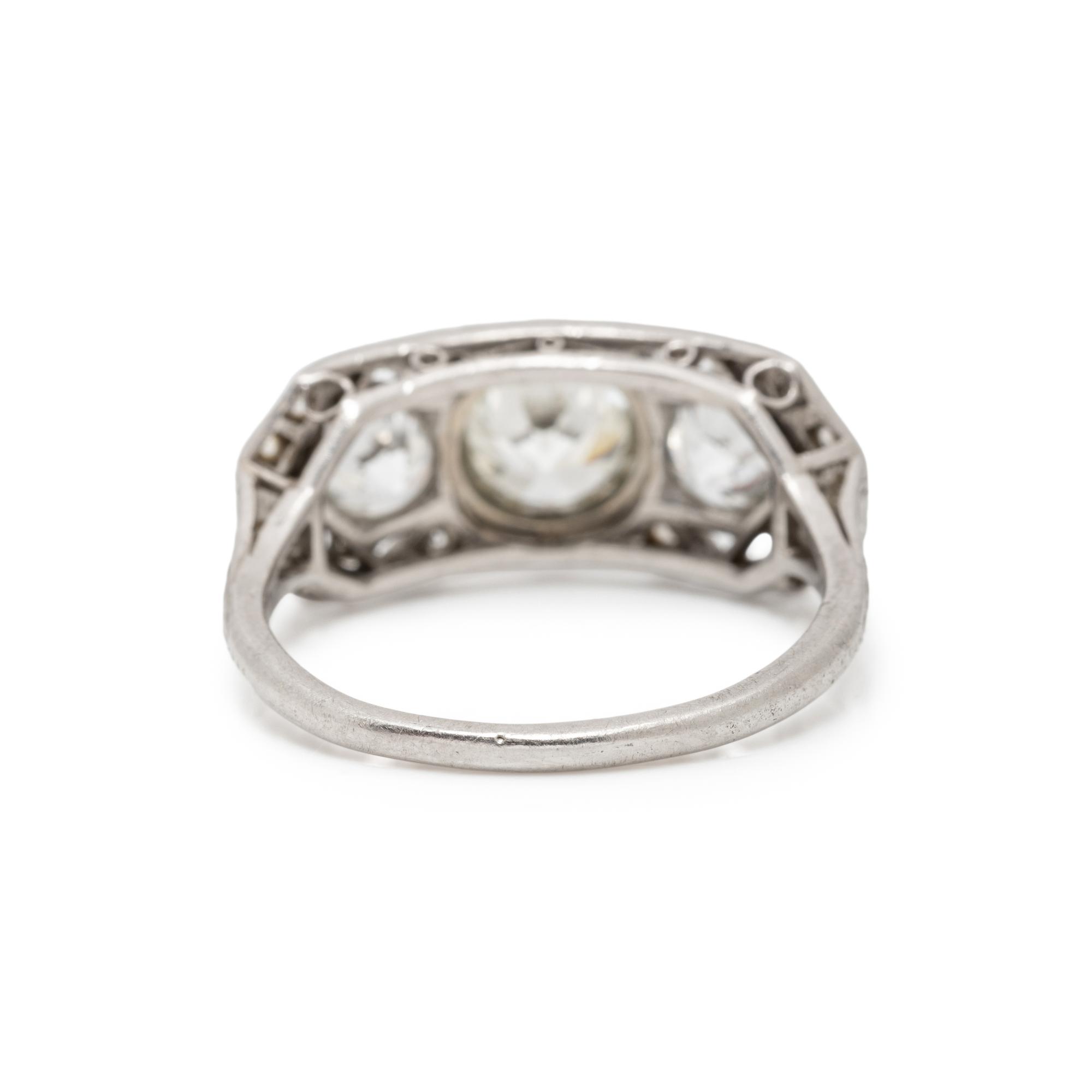 EDWARDIAN, PLATINUM AND DIAMOND RING