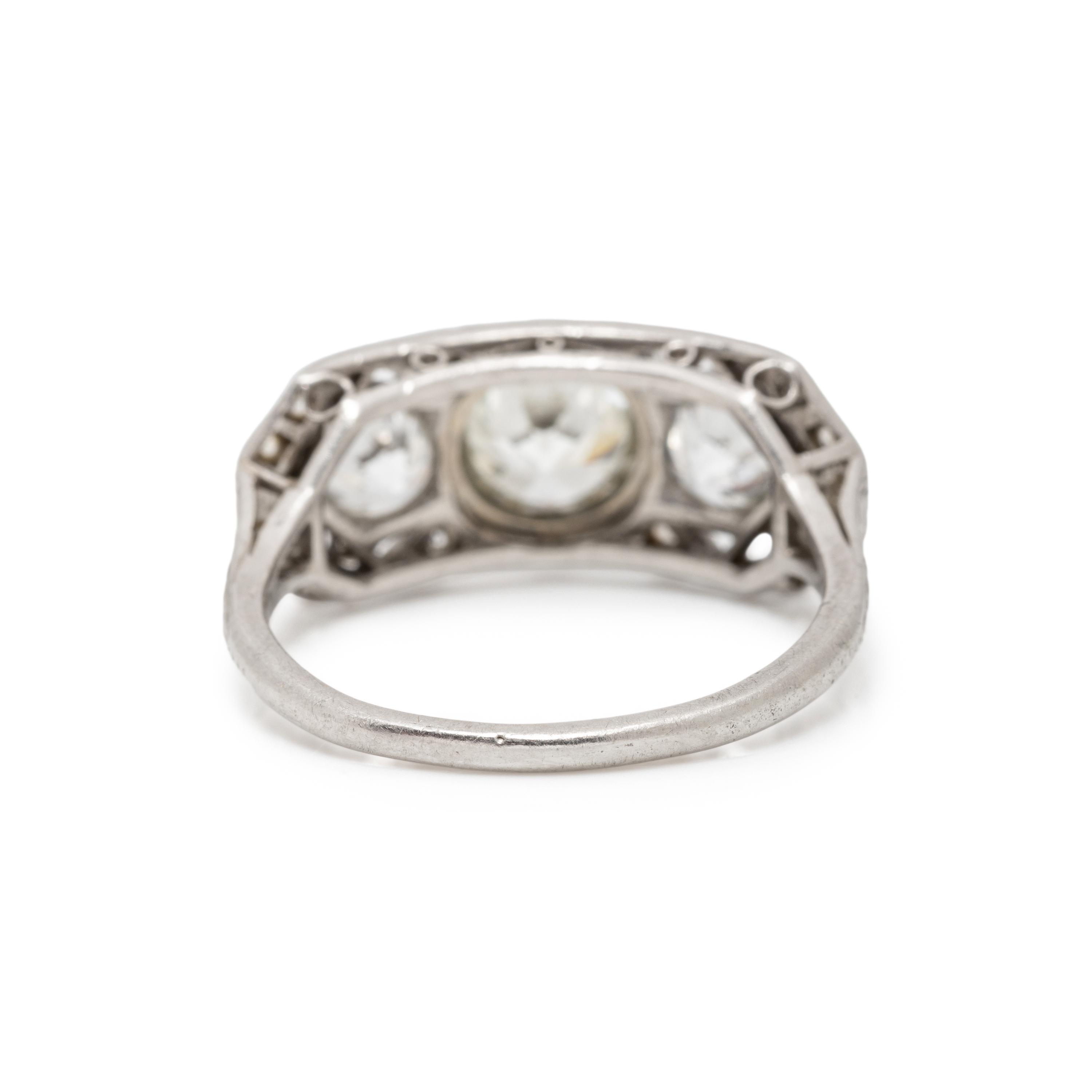EDWARDIAN, PLATINUM AND DIAMOND RING