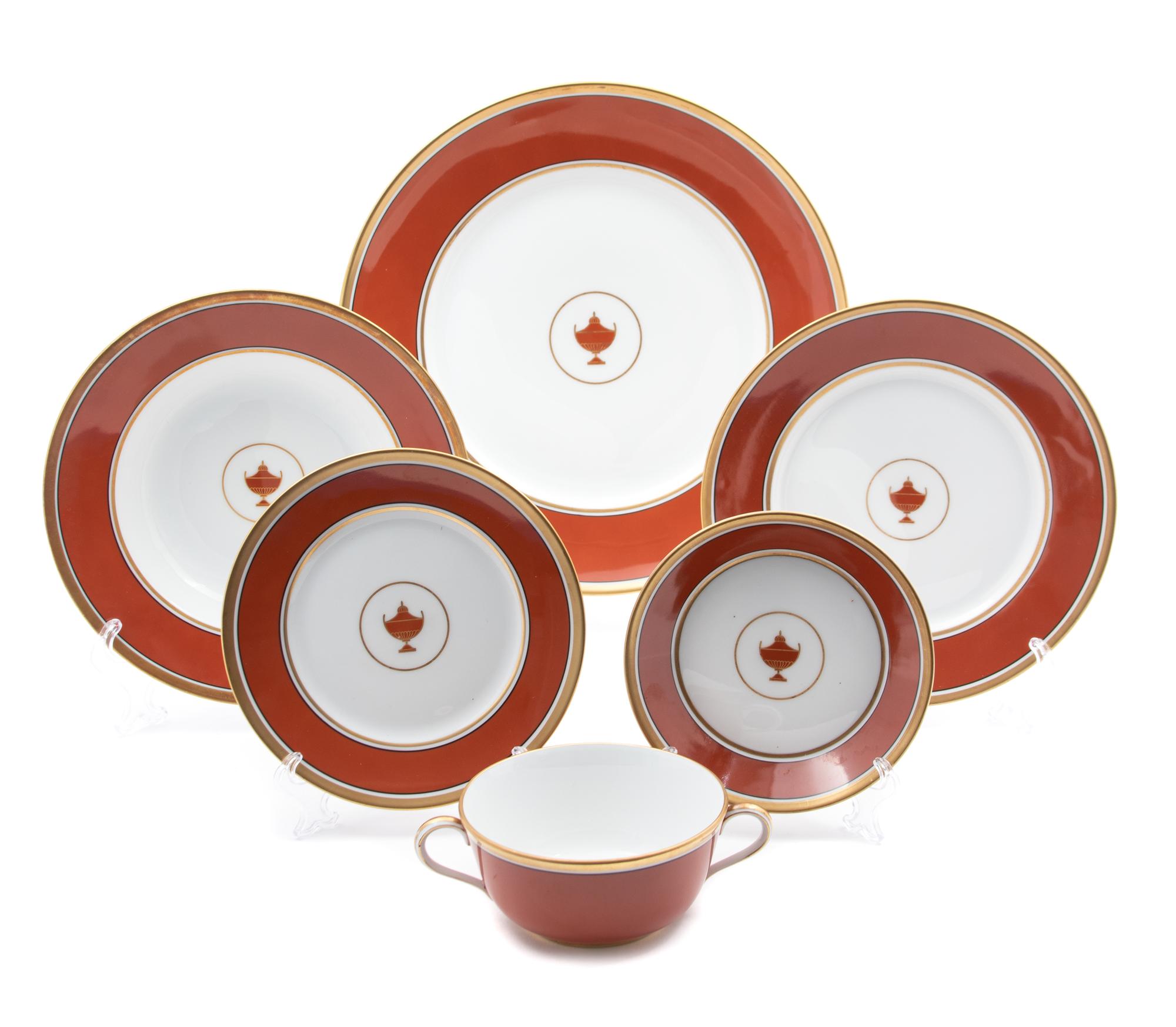 A Richard Ginori Porcelain Partial Dinner Service Diameter of dinner plate 10 3/4 inches. — 20TH CENTURY