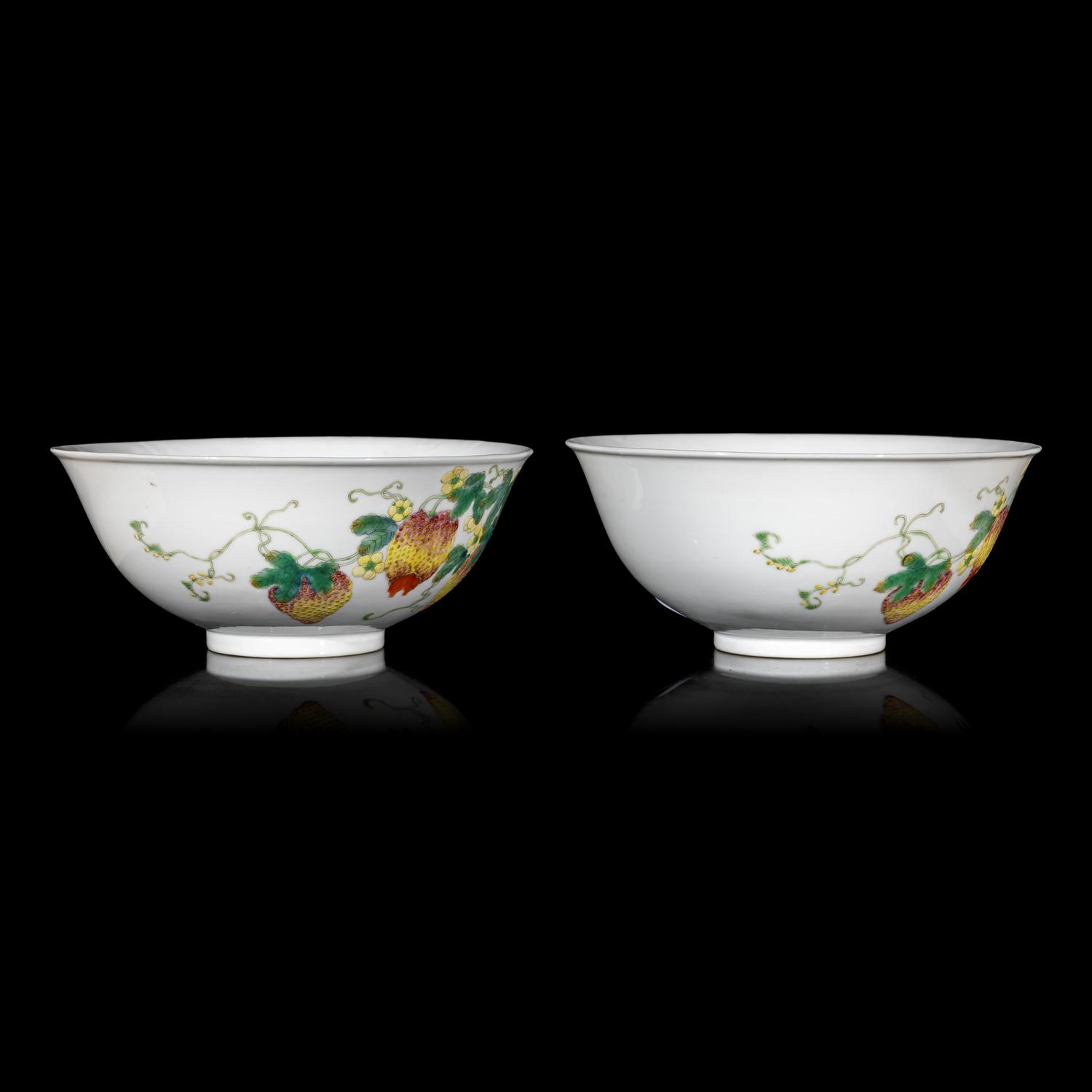 A Pair of Chinese Famille Rose Porcelain 'Balsam Pear' Bowls, Late Qing/Republic Period 晚清/民國 粉彩荔枝紋碗 大清光緒年製款