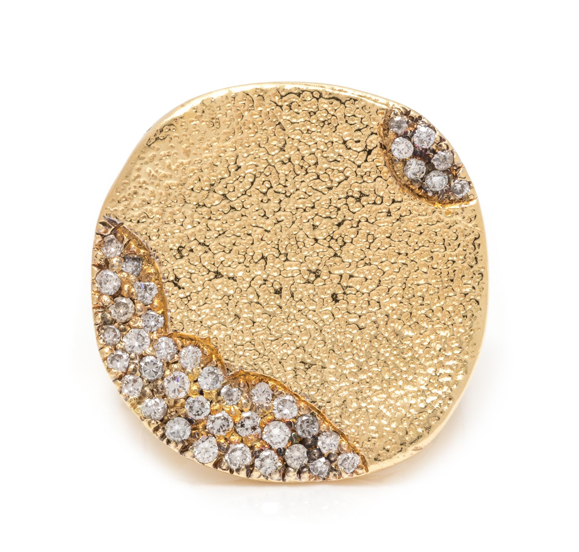 An 18 Karat Yellow Gold and Diamond Ring, 18.40 dwts.