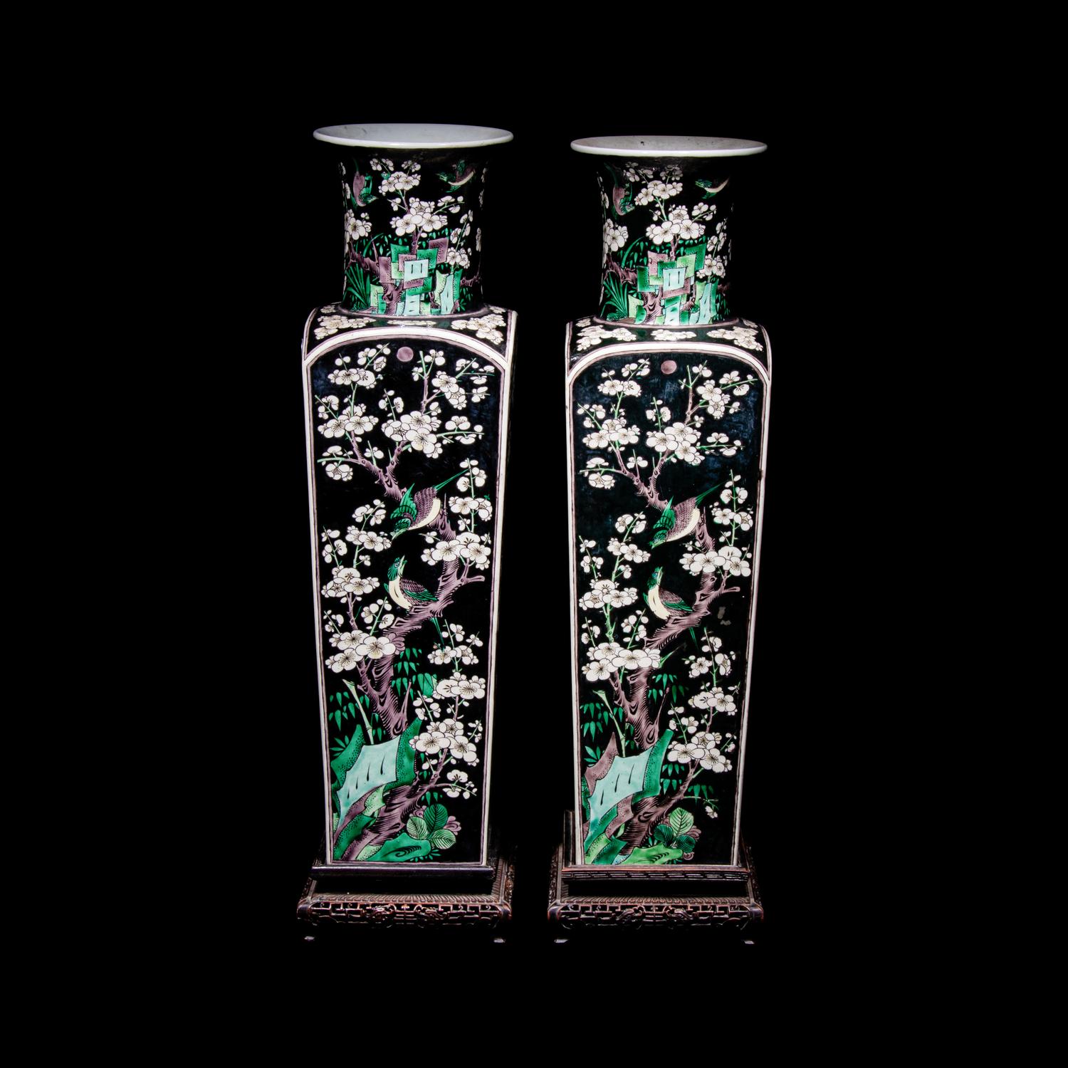 A Pair of Chinese Famille Noire Porcelain Square Vases, 19th Century 清晚期 墨地素三彩喜上眉梢圖方瓶一對