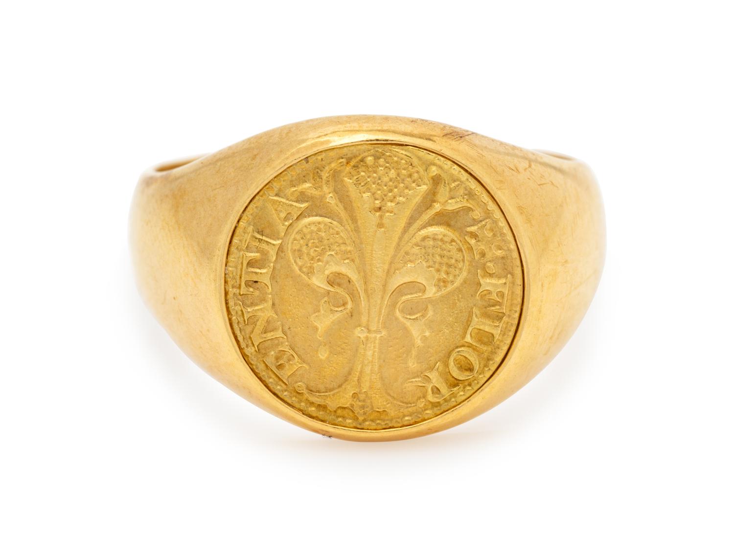An 18 Karat Yellow Gold Ring, Italian,