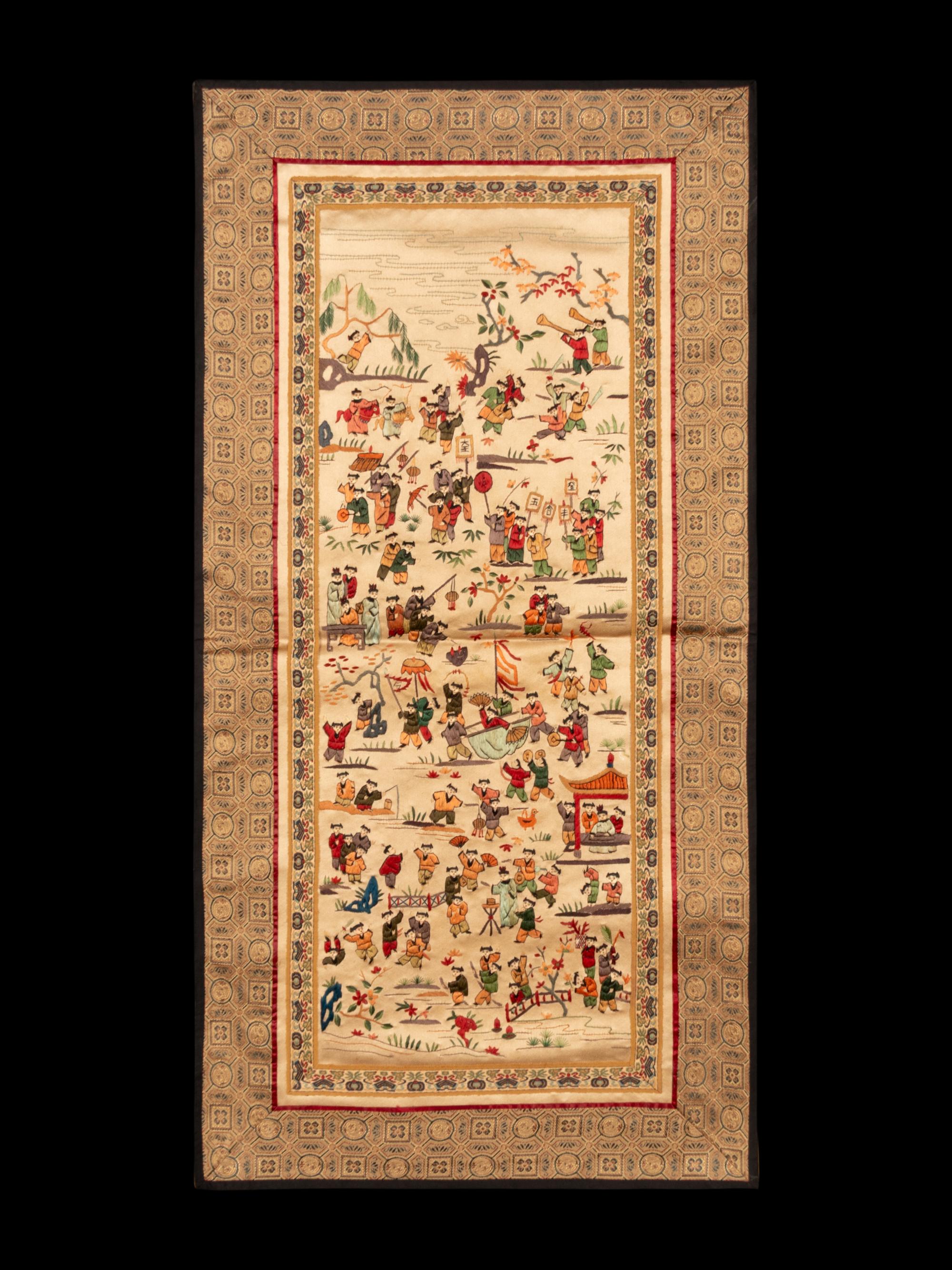 A Collection of 33 Chinese Embroidered Silk Panels 近代 綉片33幅