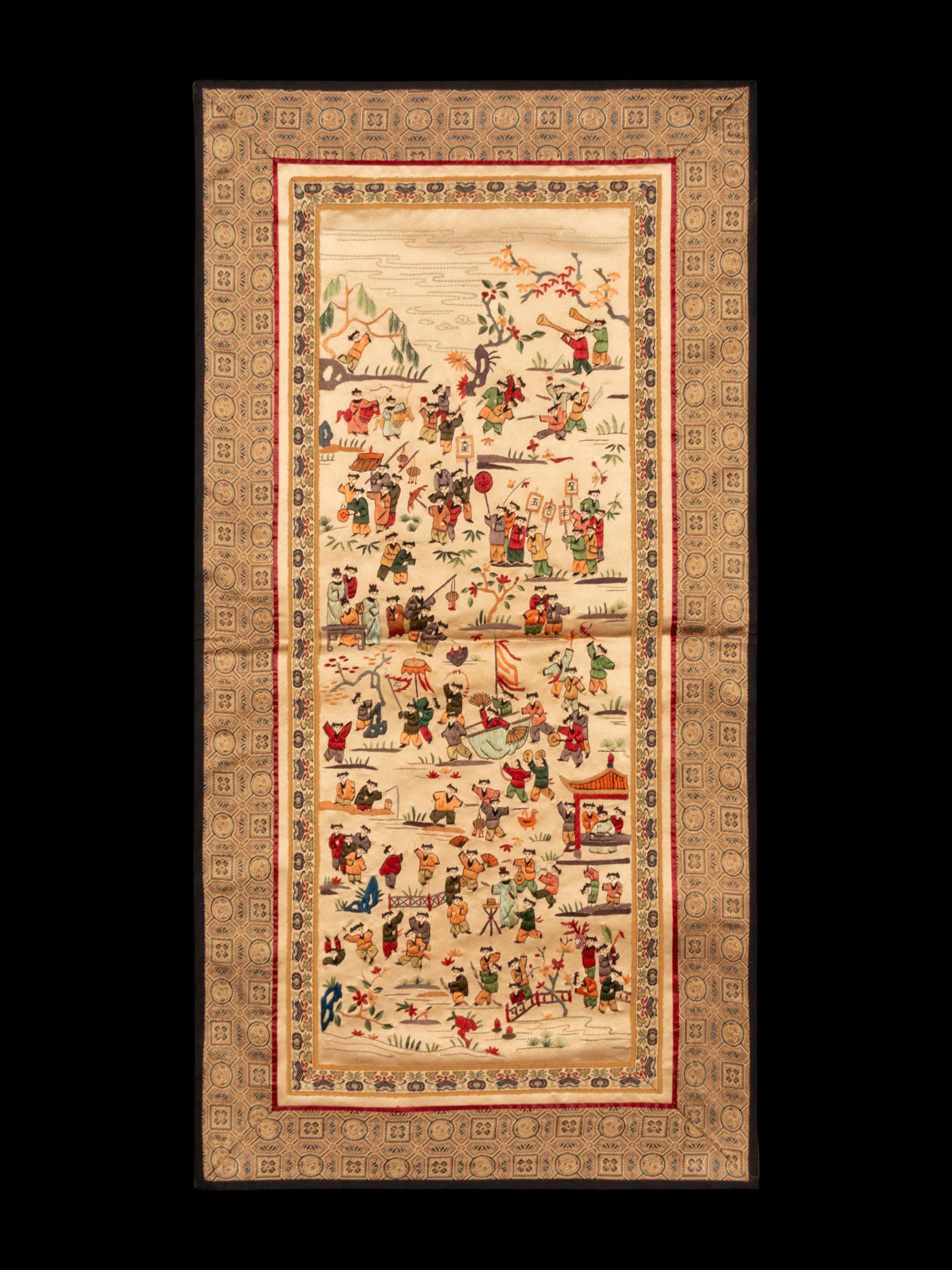 A Collection of 33 Chinese Embroidered Silk Panels 近代 綉片33幅