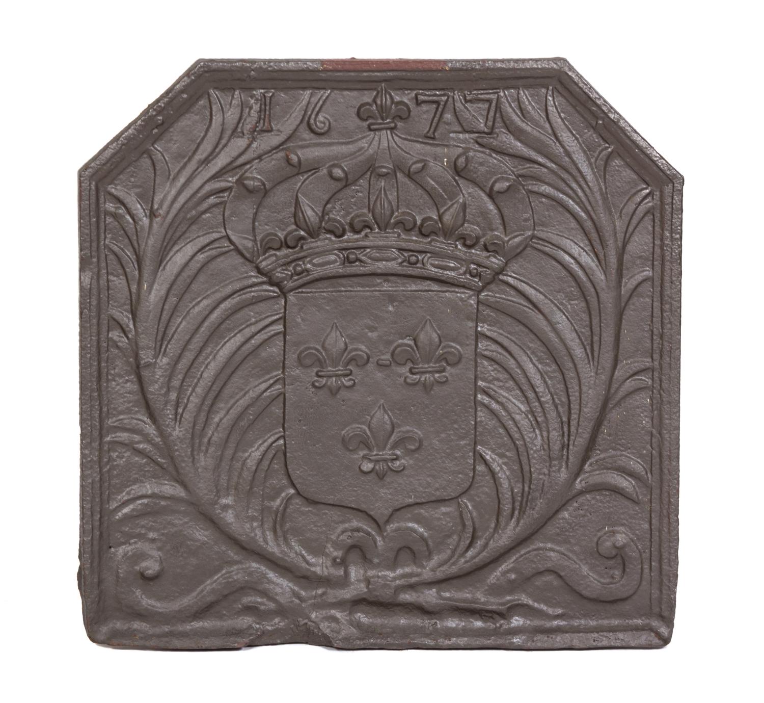 A Patinated Cast Iron Fire Back with Coat of Arms Height 28 x width 28 inches. — 19TH/20TH CENTURY