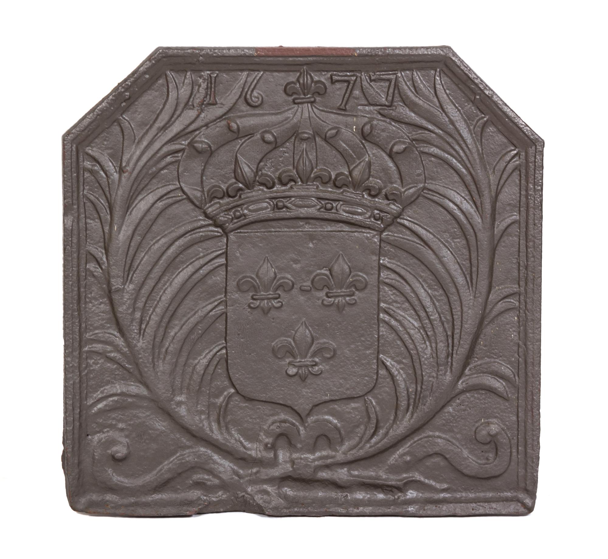 A Patinated Cast Iron Fire Back with Coat of Arms Height 28 x width 28 inches. — 19TH/20TH CENTURY