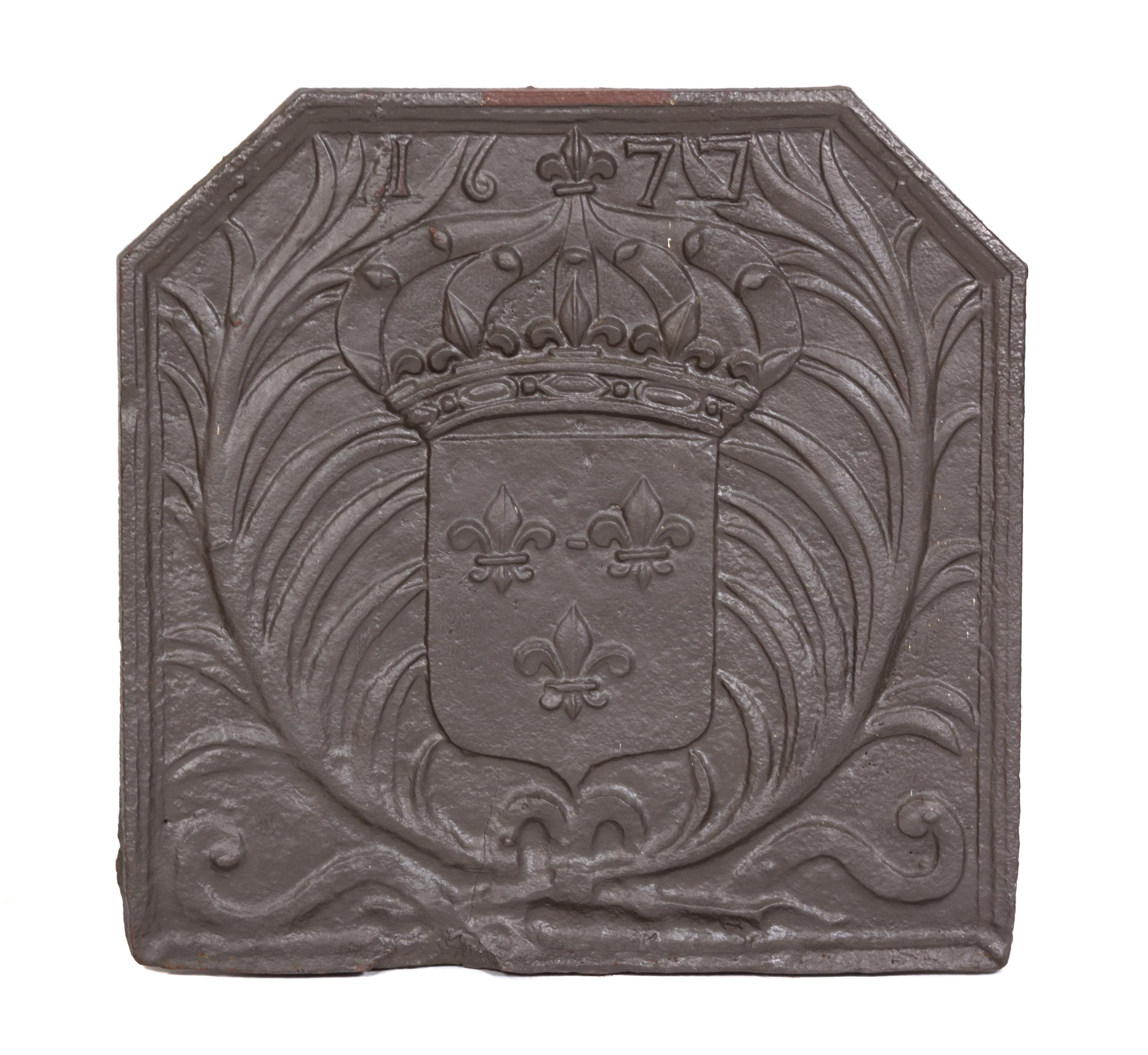 A Patinated Cast Iron Fire Back with Coat of Arms Height 28 x width 28 inches. — 19TH/20TH CENTURY