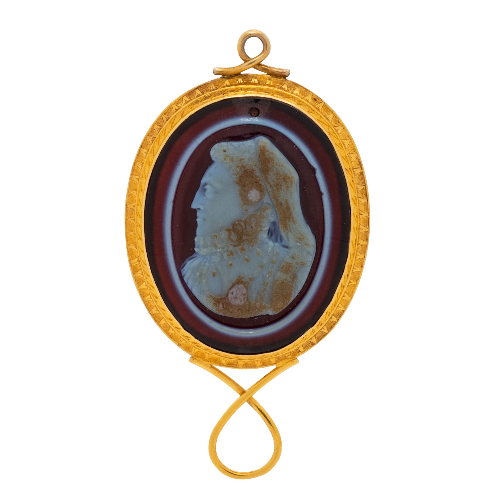 ANTIQUE, YELLOW GOLD AND AGATE CAMEO PENDANT
