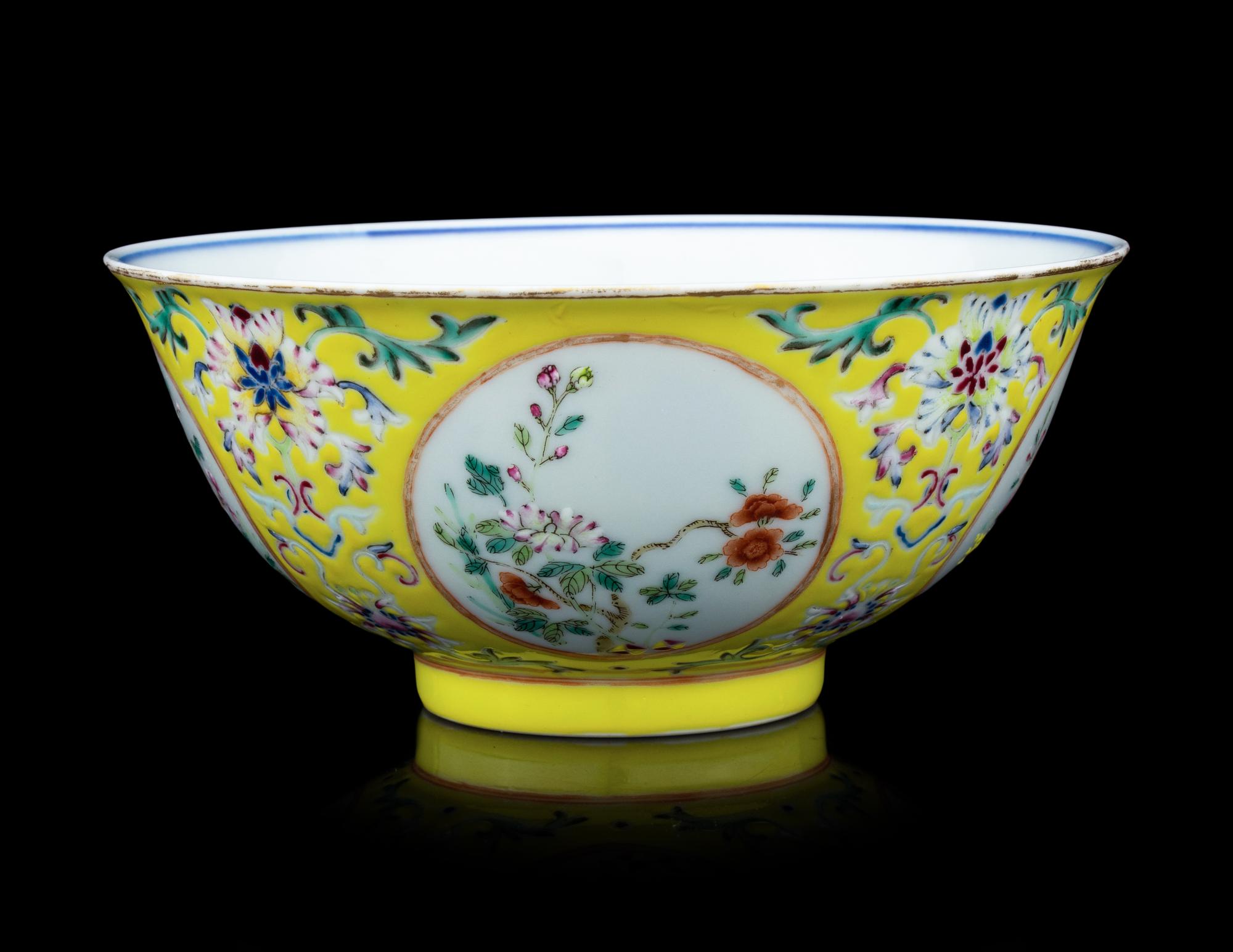 A Chinese Yellow Ground Famille Rose 'Medallion' Porcelain Bowl