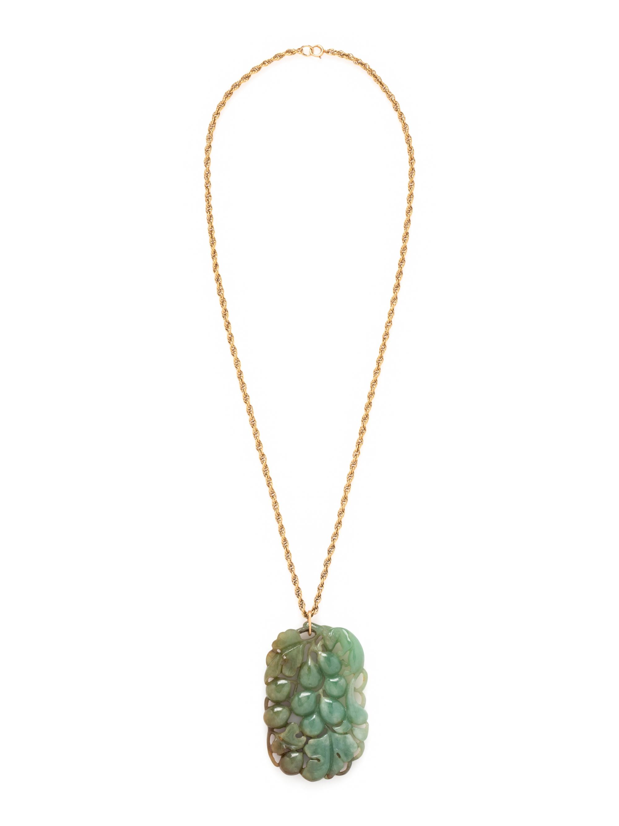 YELLOW GOLD AND JADE PENDANT/NECKLACE