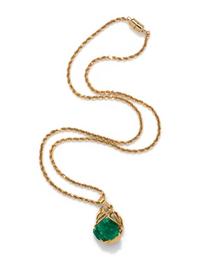YELLOW GOLD AND EMERALD PENDANT NECKLACE