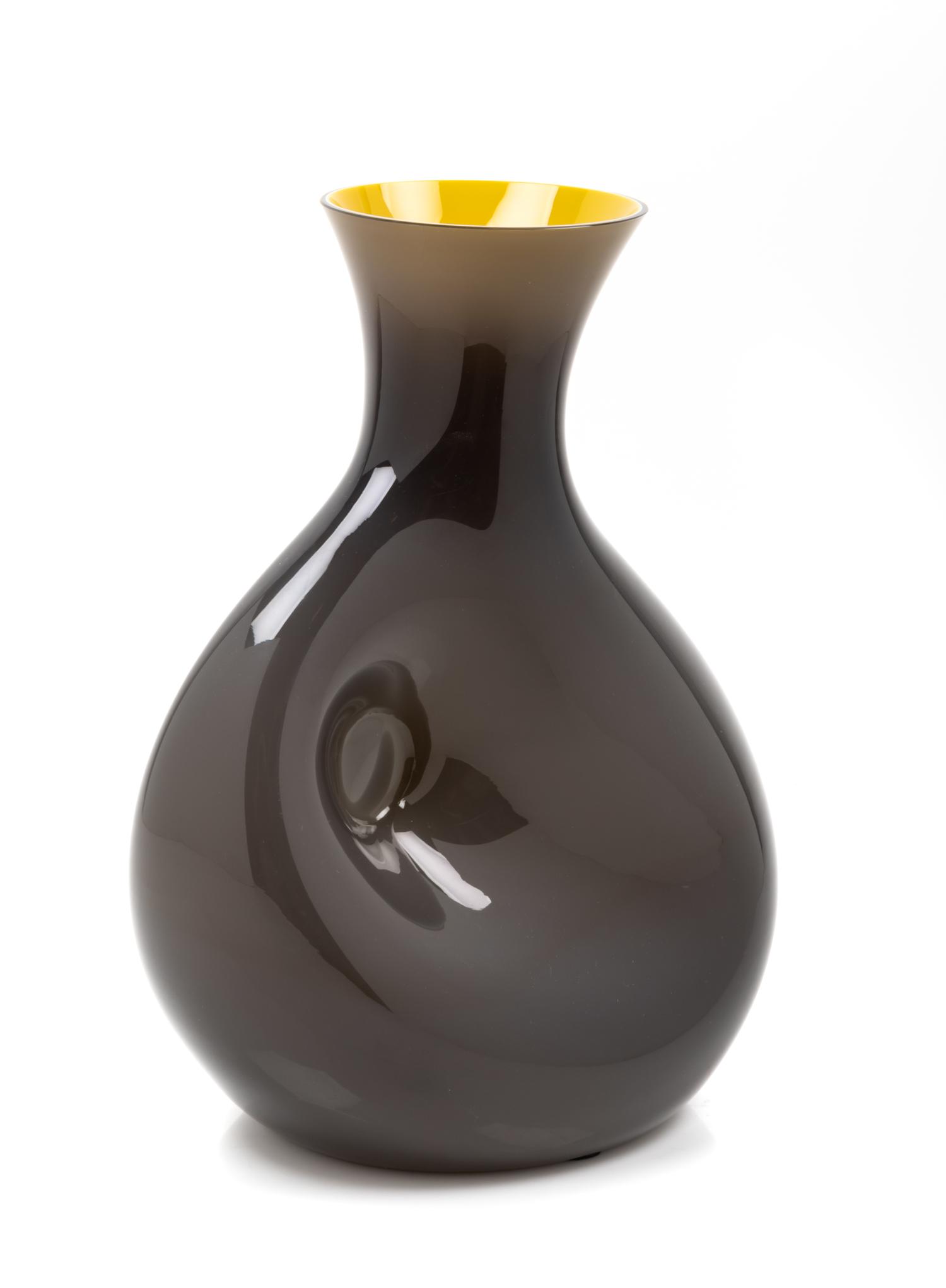 A Contemporary Cased-Glass Vase Height 13 3/8 inches. — PROBABLY ITALIAN, LATE 20TH/EARLY 21ST CENTURY