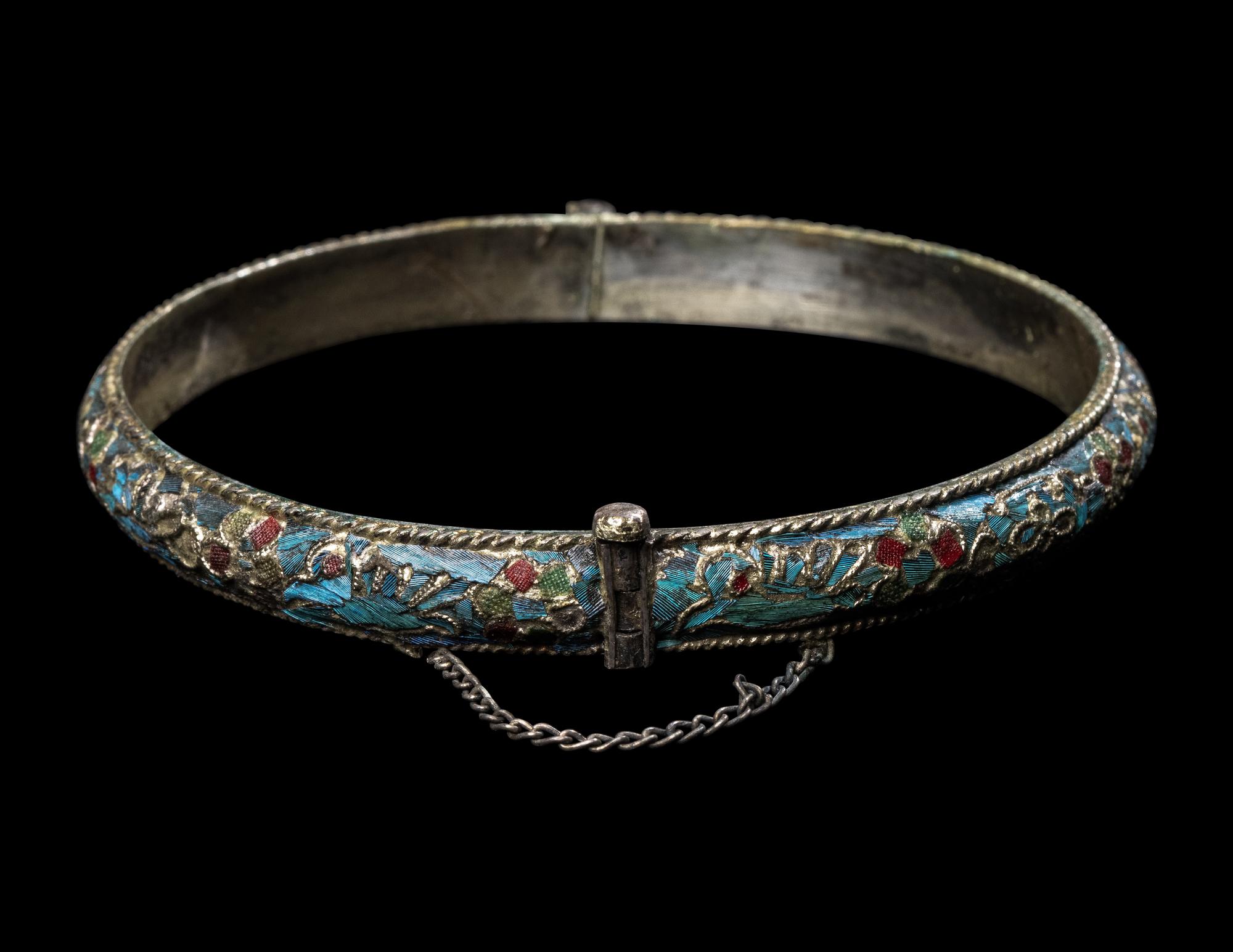 10 Chinese Hairpins and Jewelry