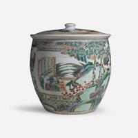 An unusual large Chinese famille verte-decorated porcelain jar and cover 五彩带盖大罐