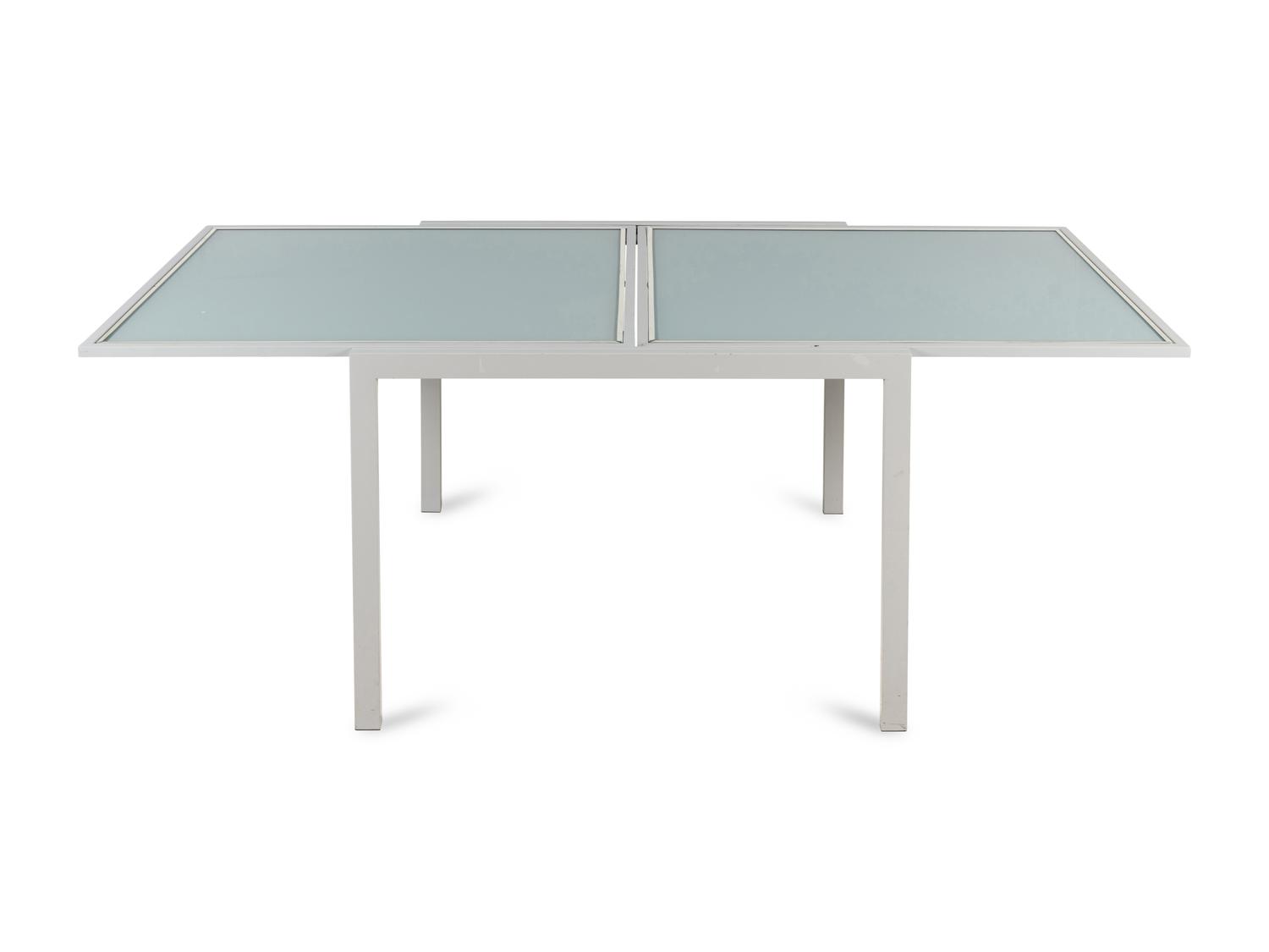An Extendable Dining Table