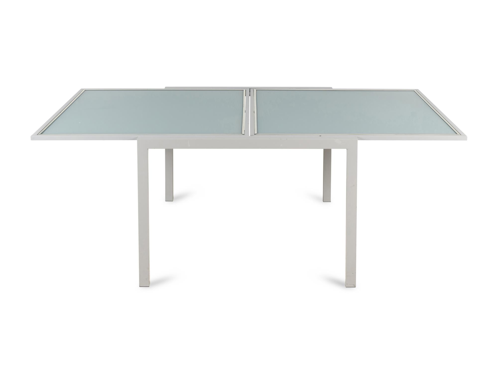 An Extendable Dining Table