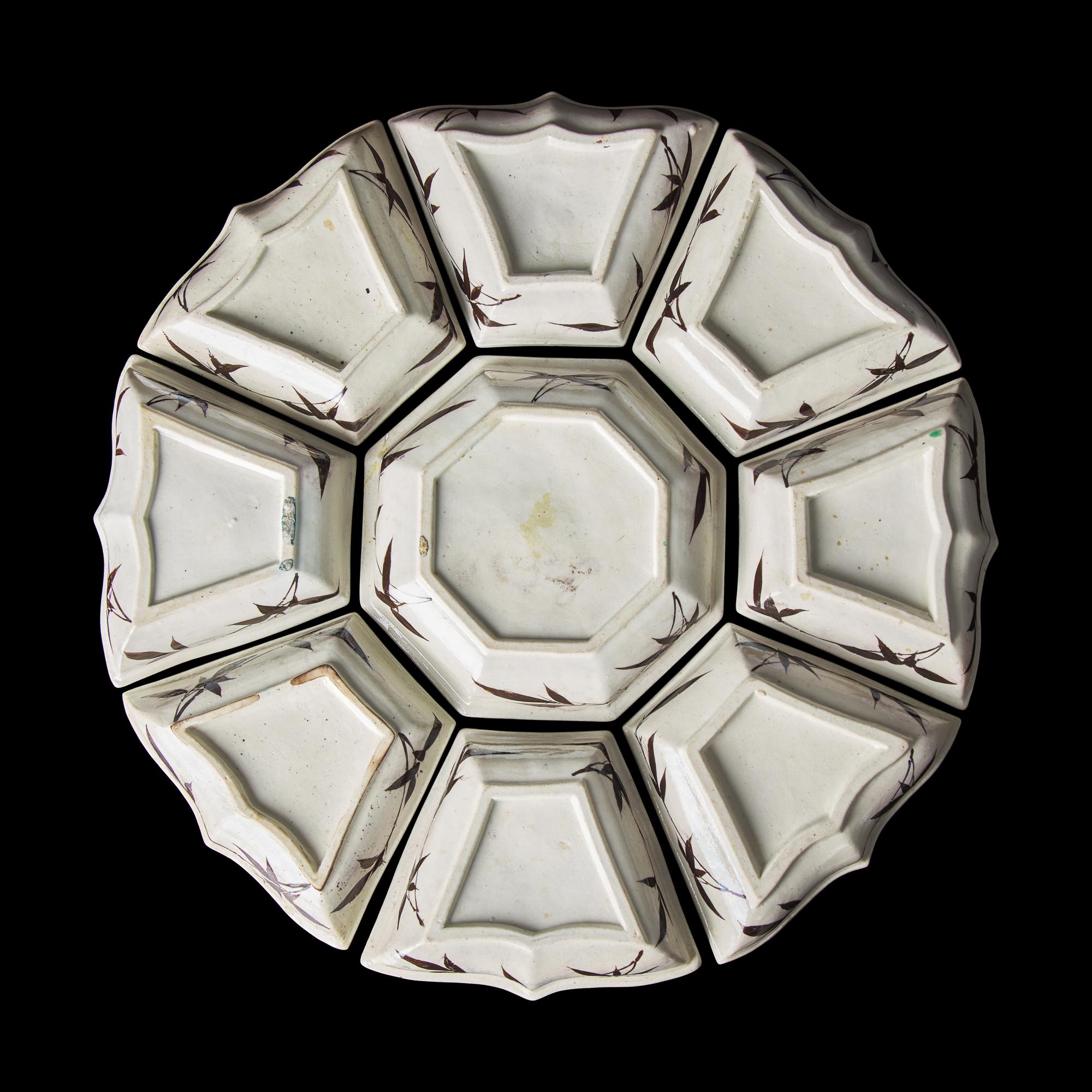 A Chinese Famille Verte Sweetmeat Set, Kangxi Period 清康熙 五彩天馬圖攢盤