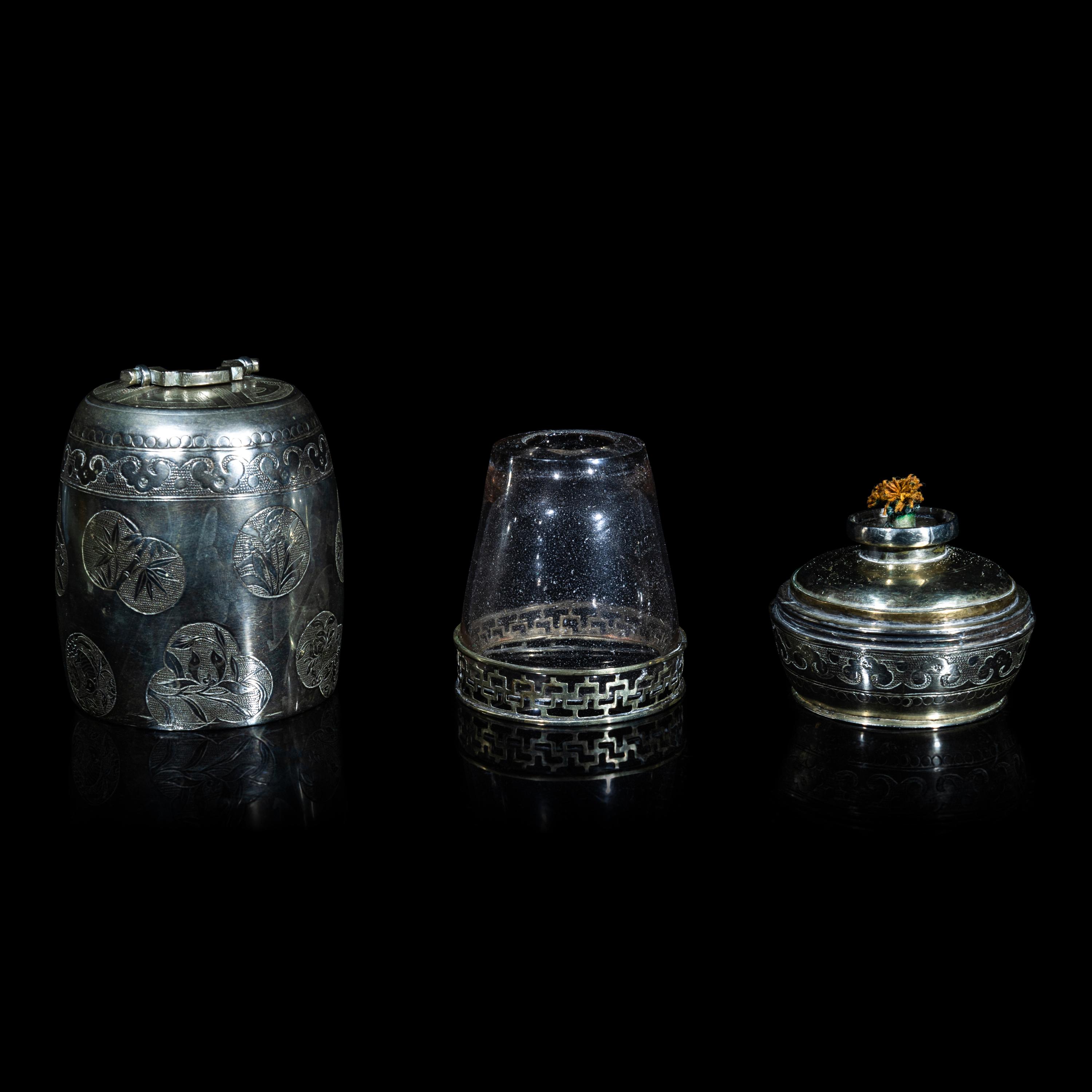 Two Chinese Opium Pipes and One Silver Opium Lamp, Late Qing-Republic Period 晚清-民國 烟槍、煙燈兩套